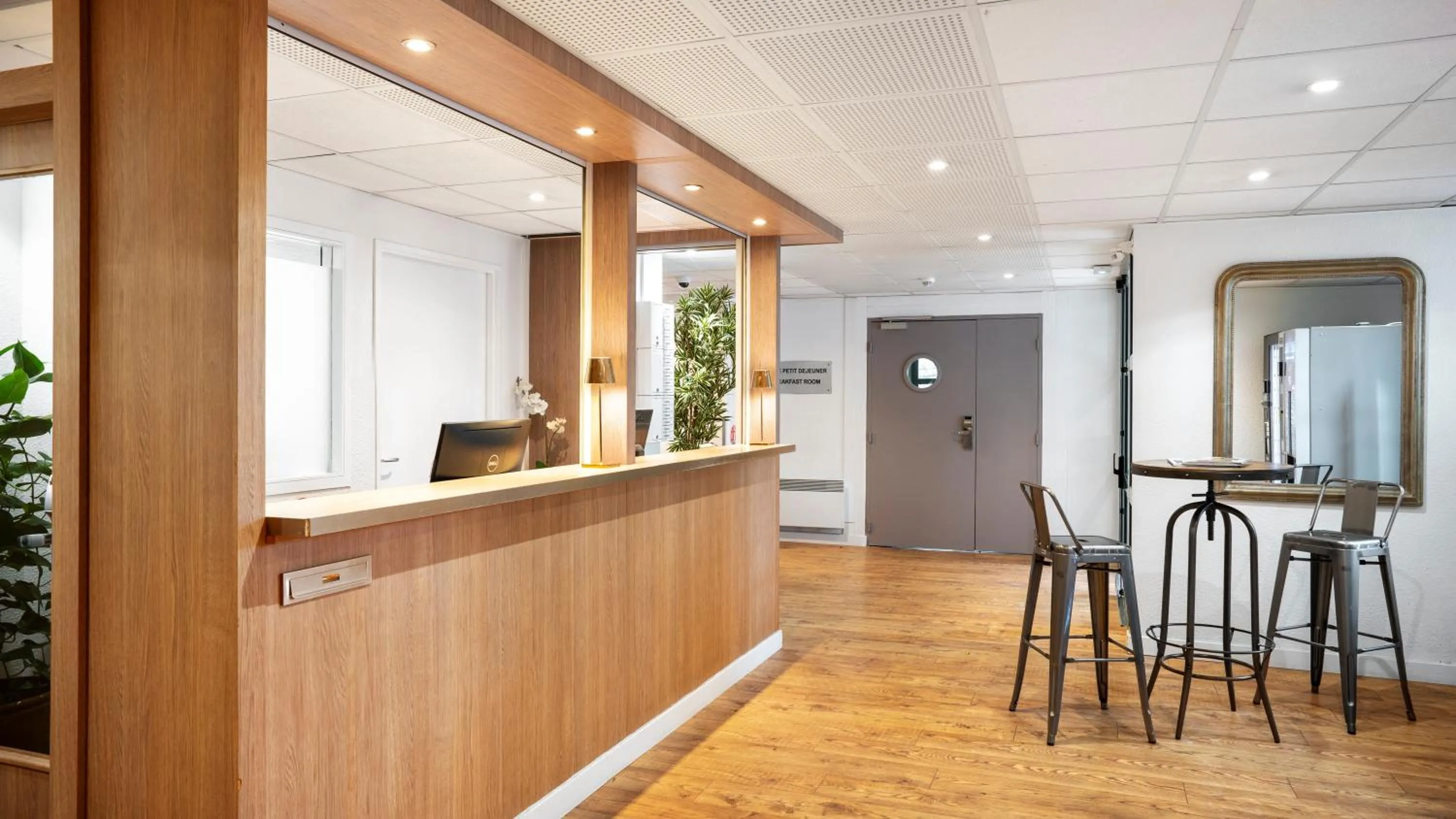 Lobby or reception in Séjours & Affaires Serris Rive Gauche