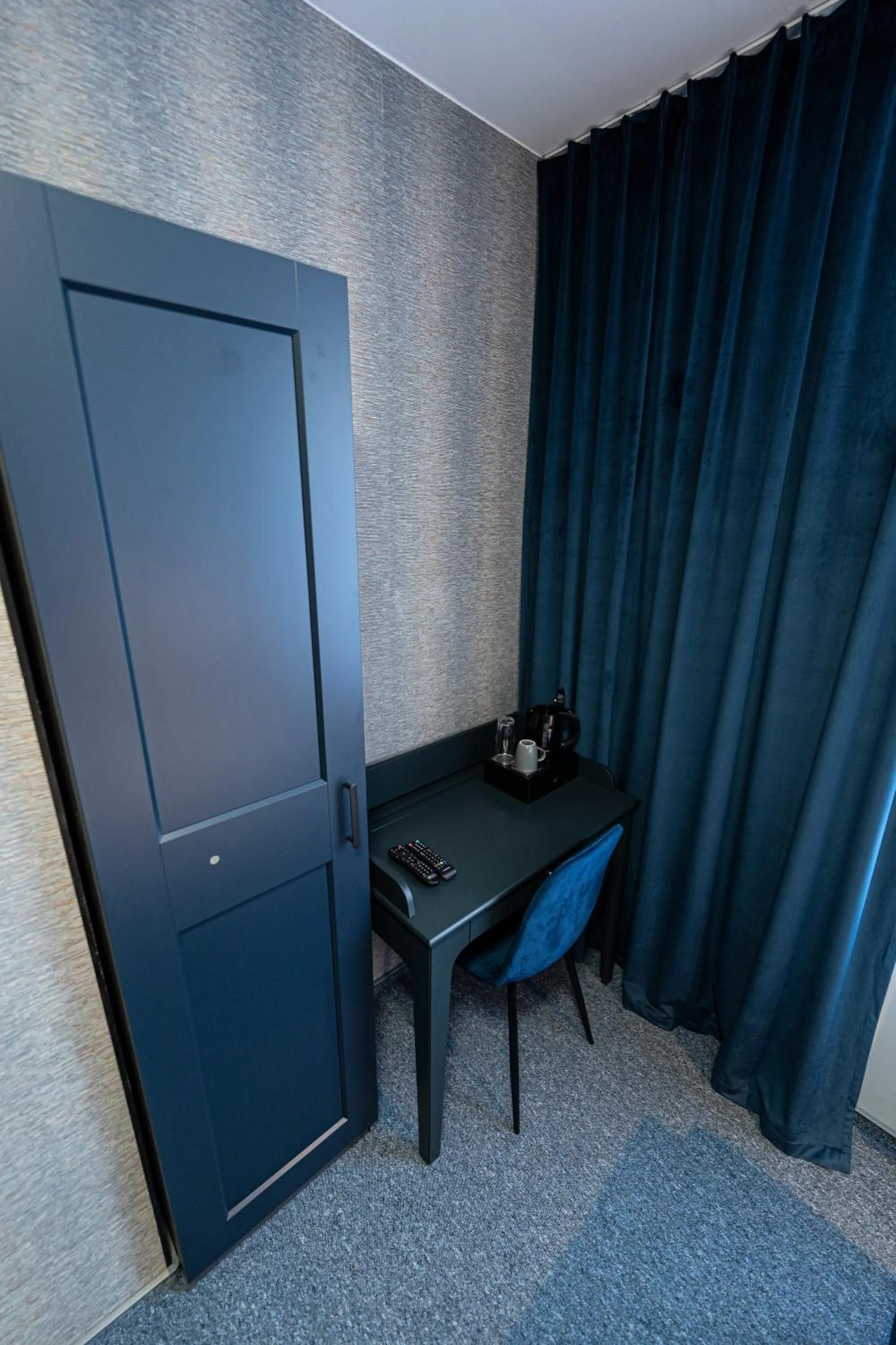 Coffee/tea facilities in Elegant Apartments