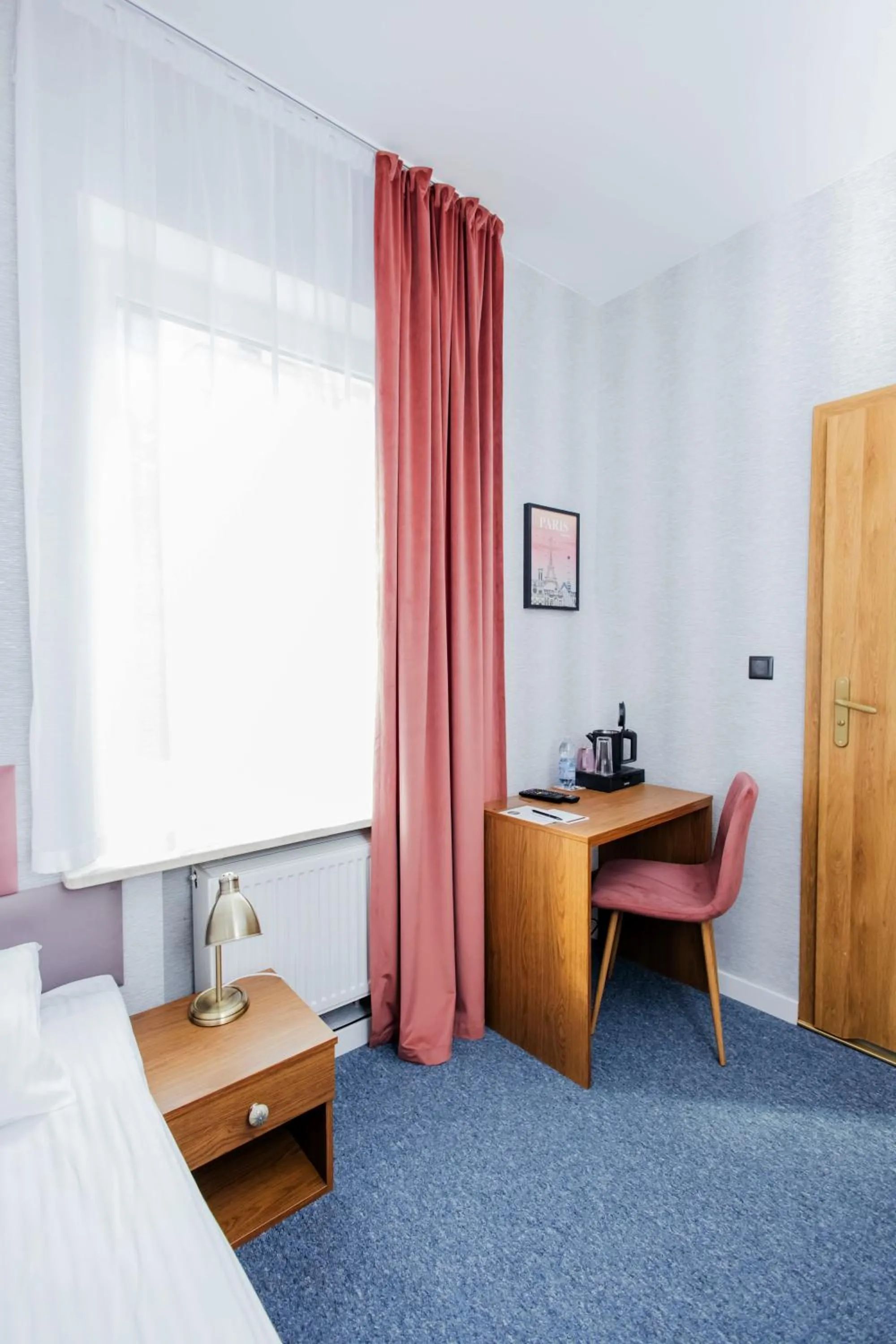 TV and multimedia, Bed in Elegant Apartments