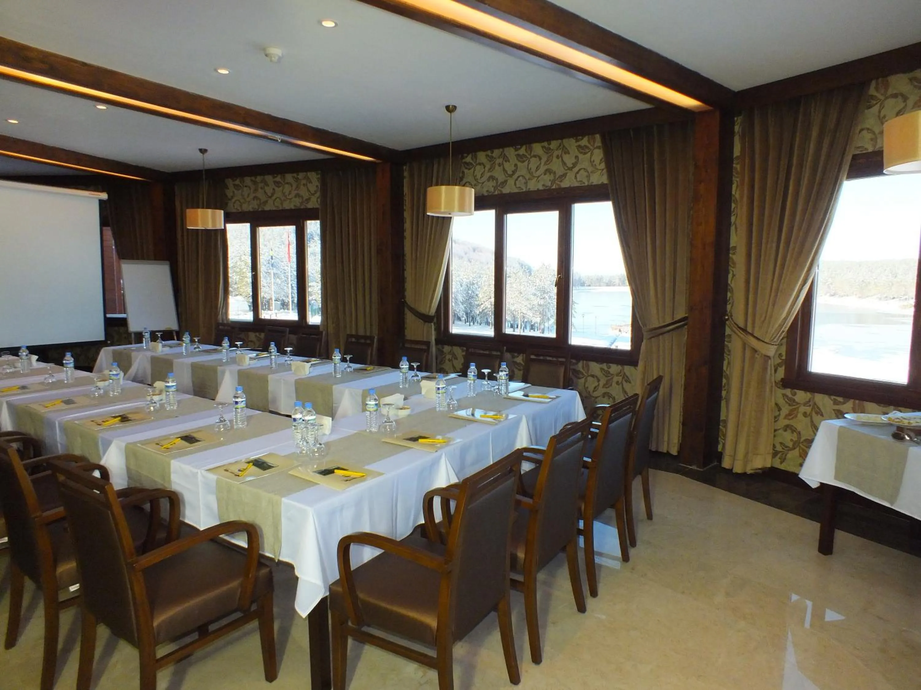 Business facilities in Fenerbahçe Serkan Acar Resort&Sports Topuk Yaylası