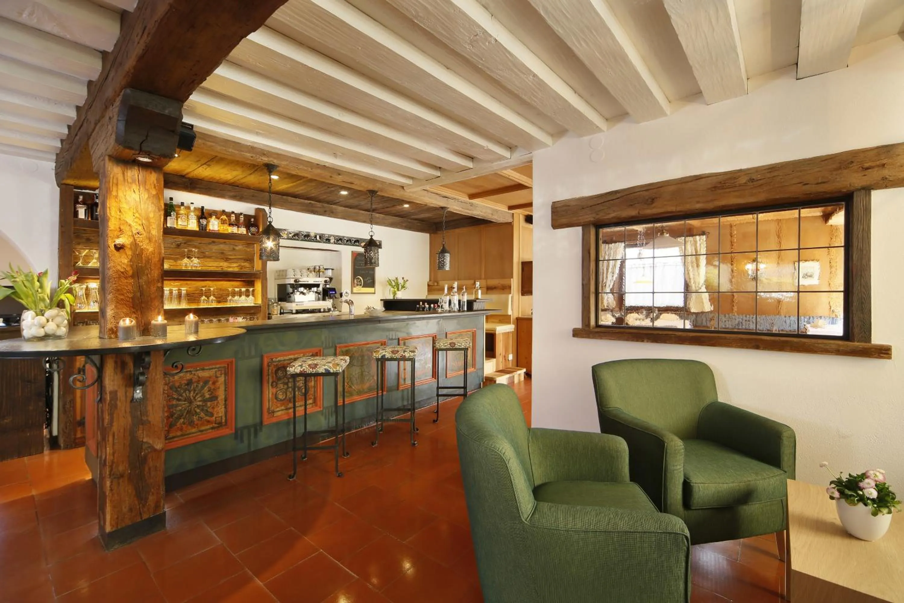 Lounge or bar in Parkhotel Tirolerhof