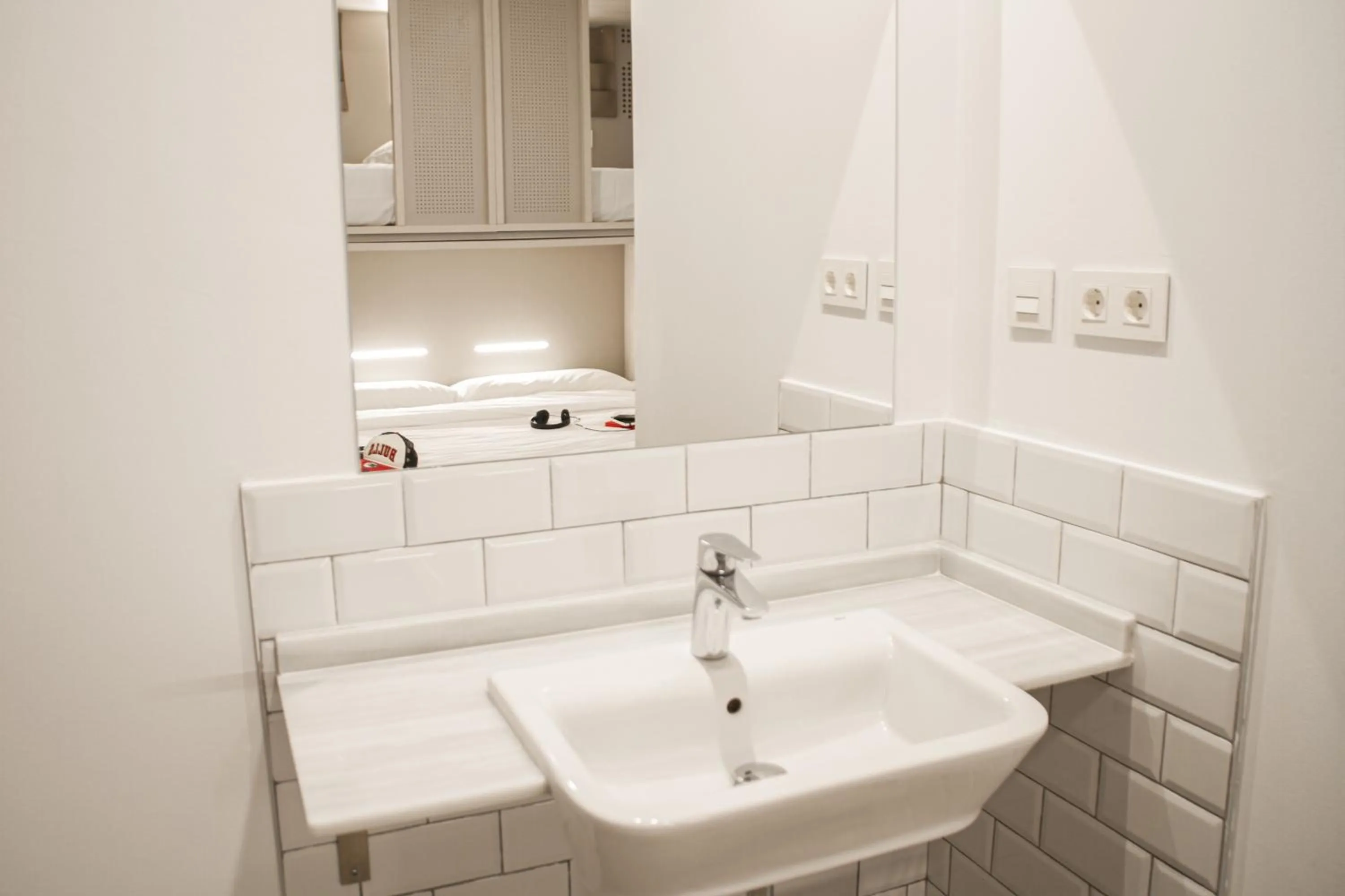 Bathroom in room00 Salvador Hostel