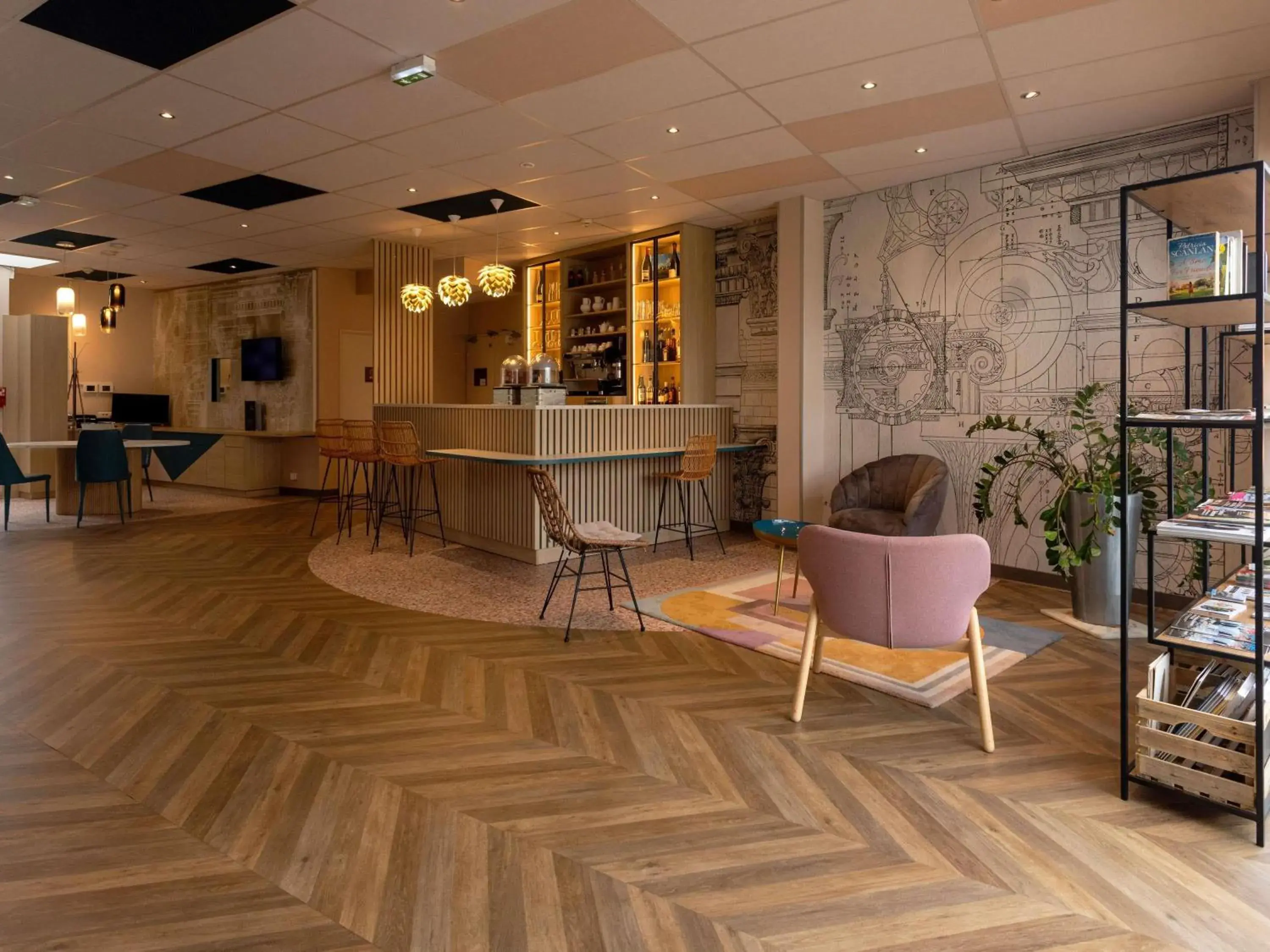 Lounge or bar in ibis Styles Chinon Lounge or bar in ibis Styles Chinon