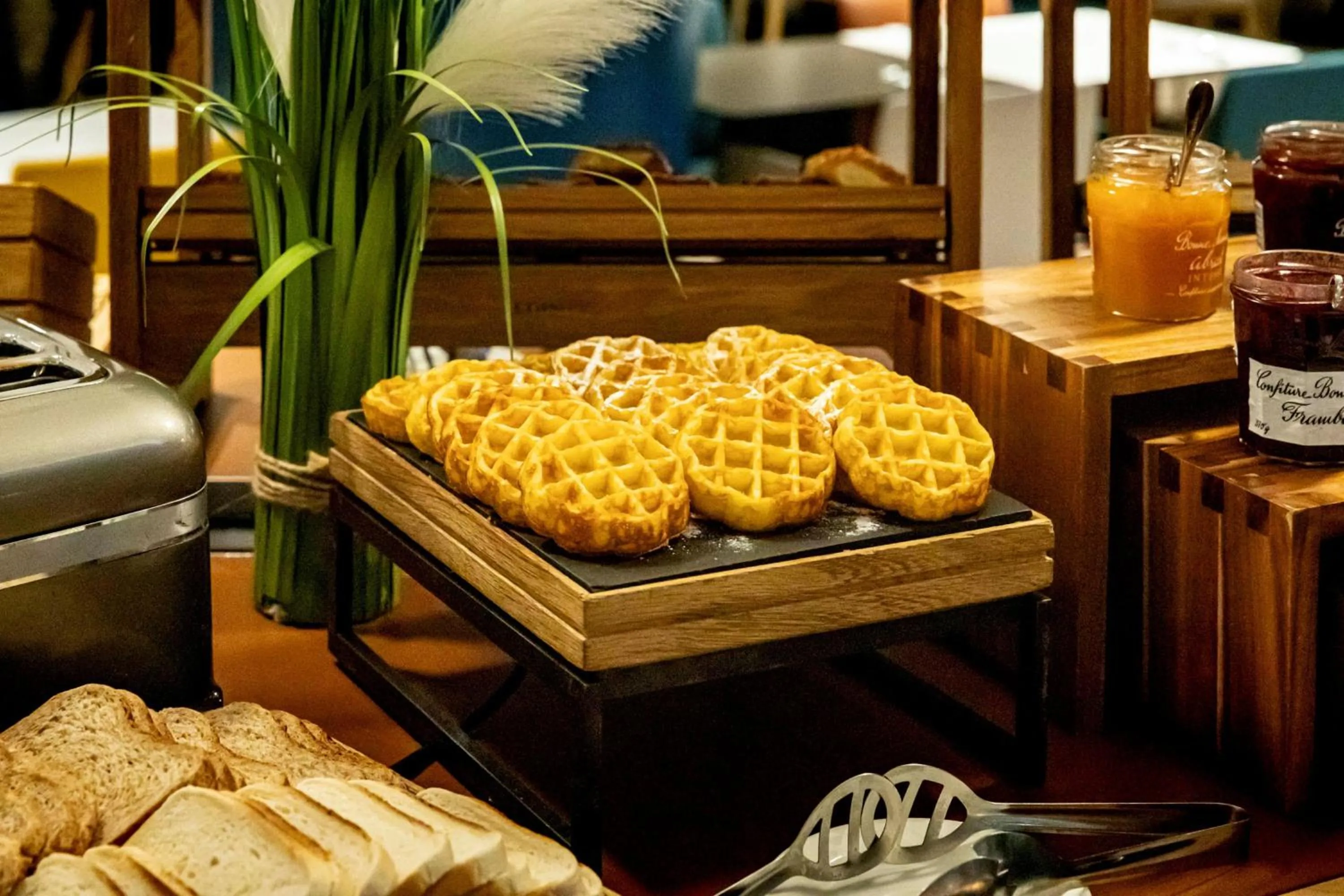 Continental breakfast in Novotel Beaune