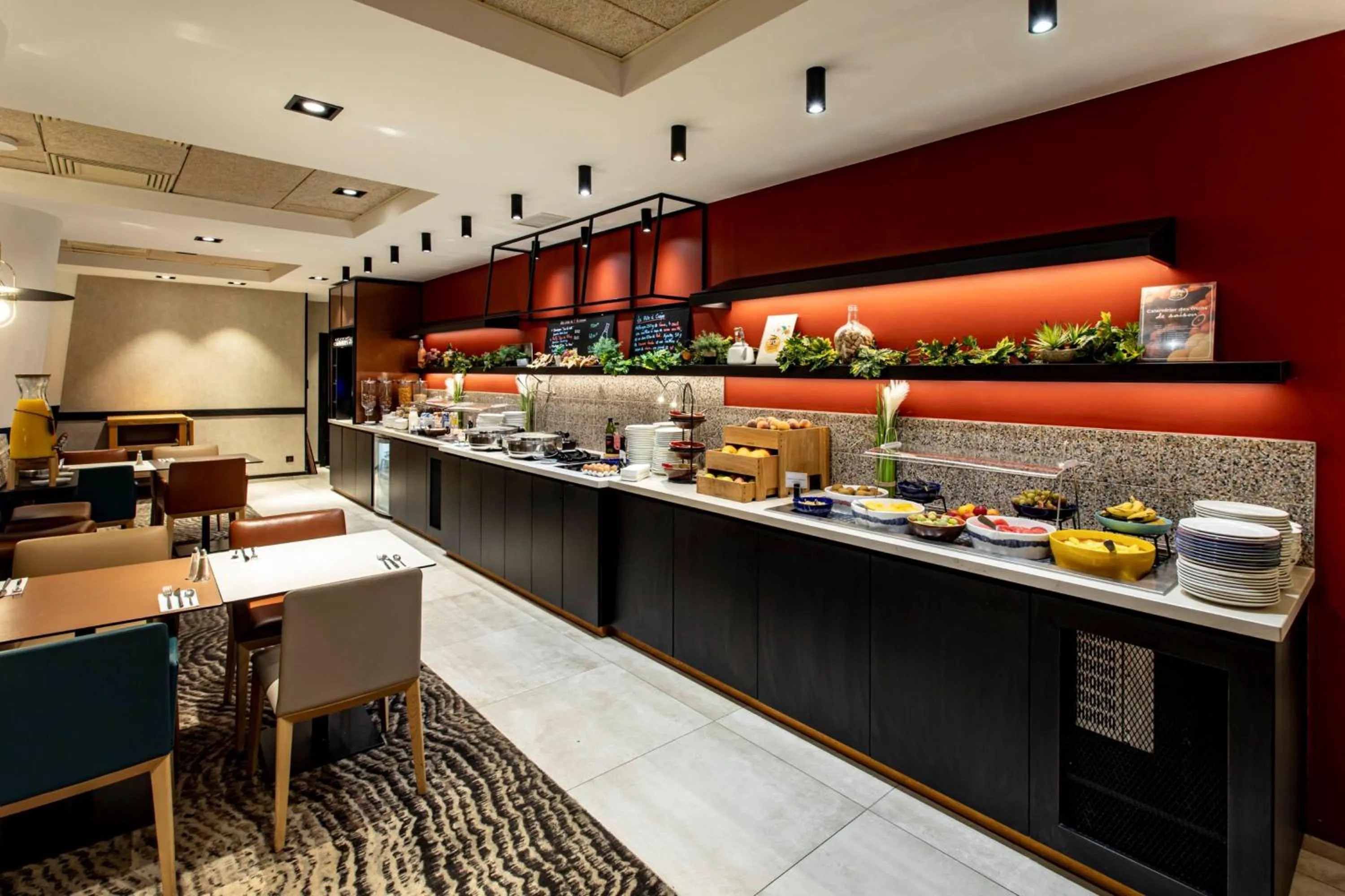 Continental breakfast in Novotel Beaune