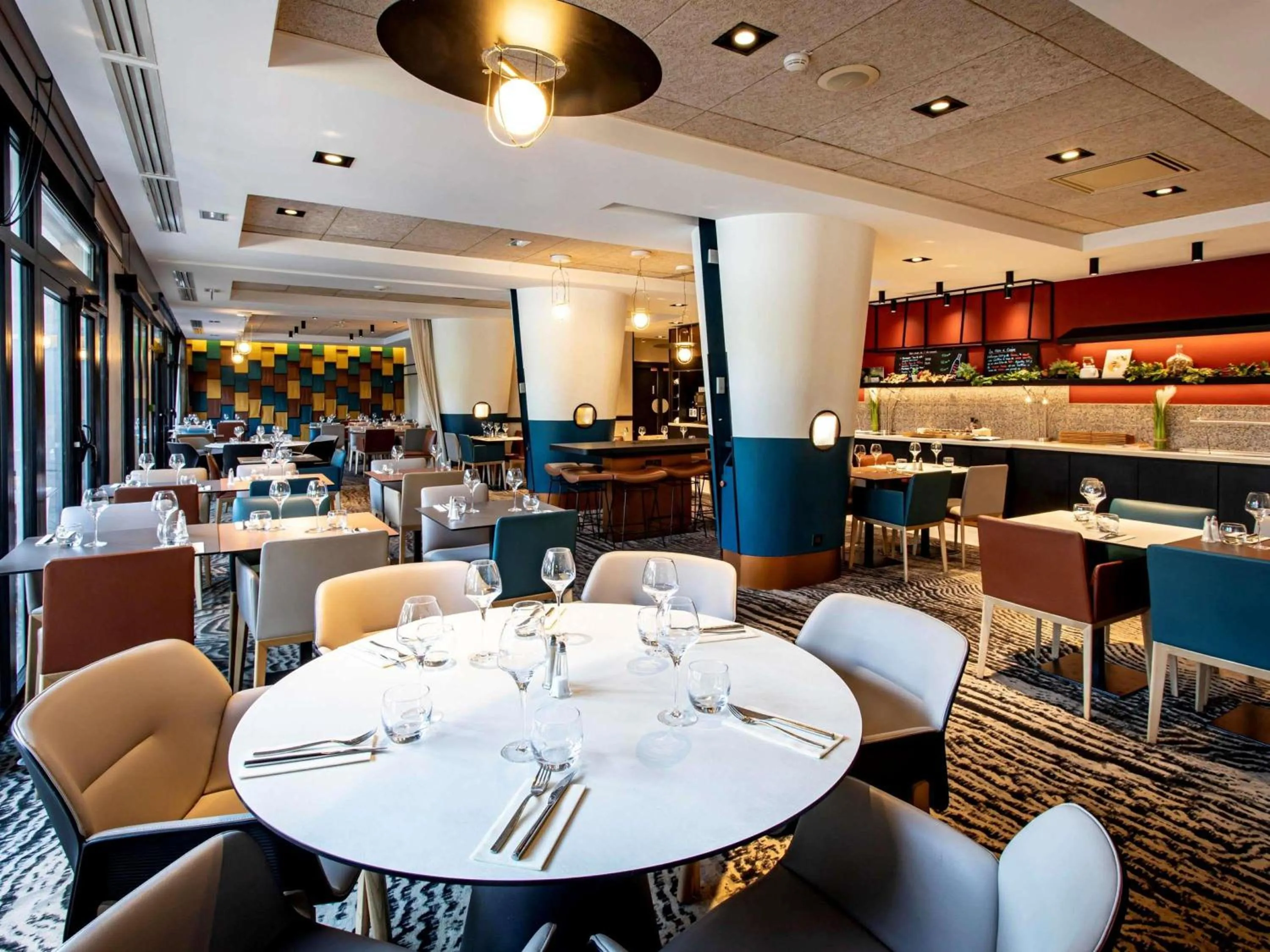 Restaurant/places to eat in Novotel Beaune