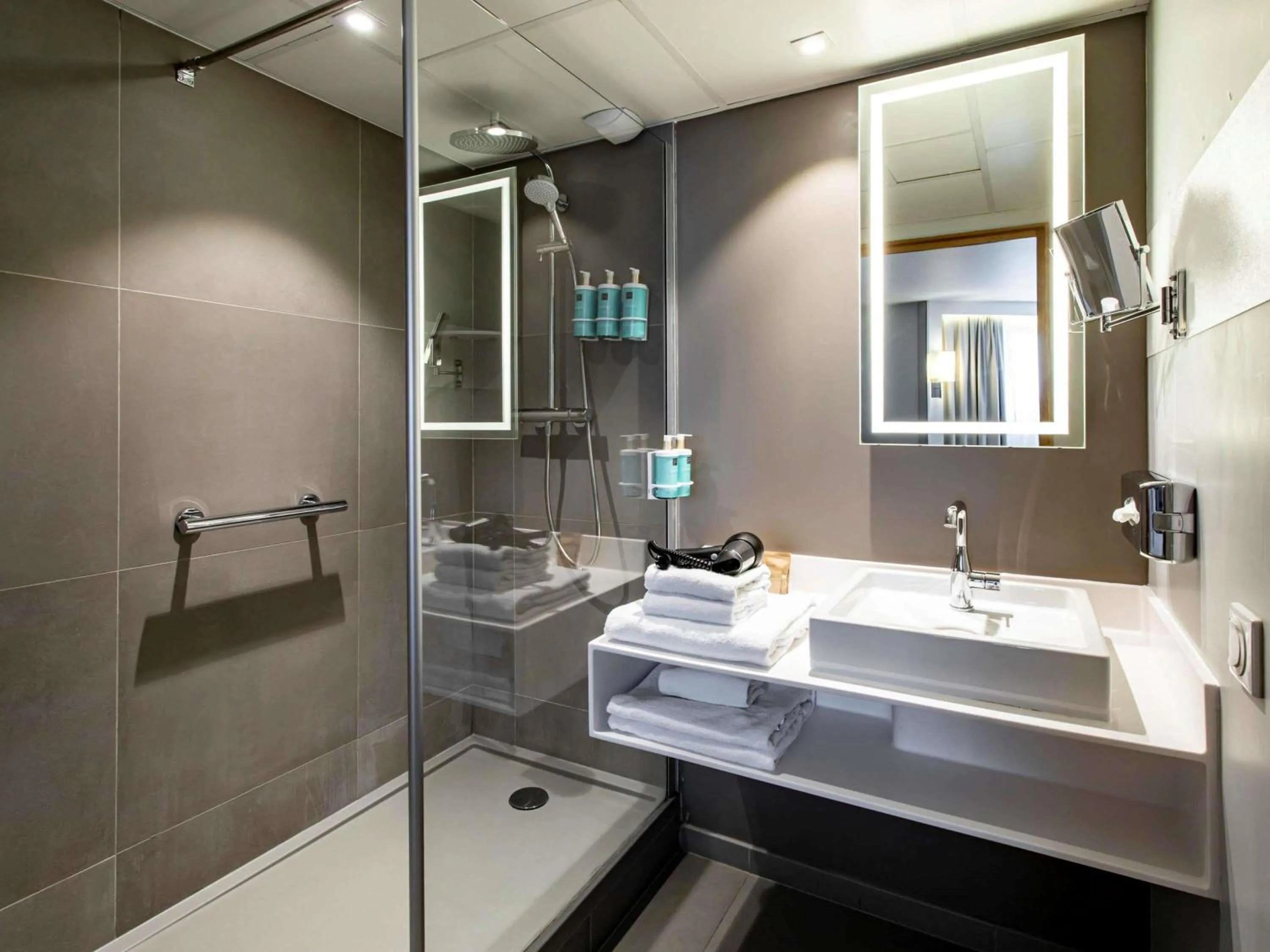 Bedroom in Novotel Beaune