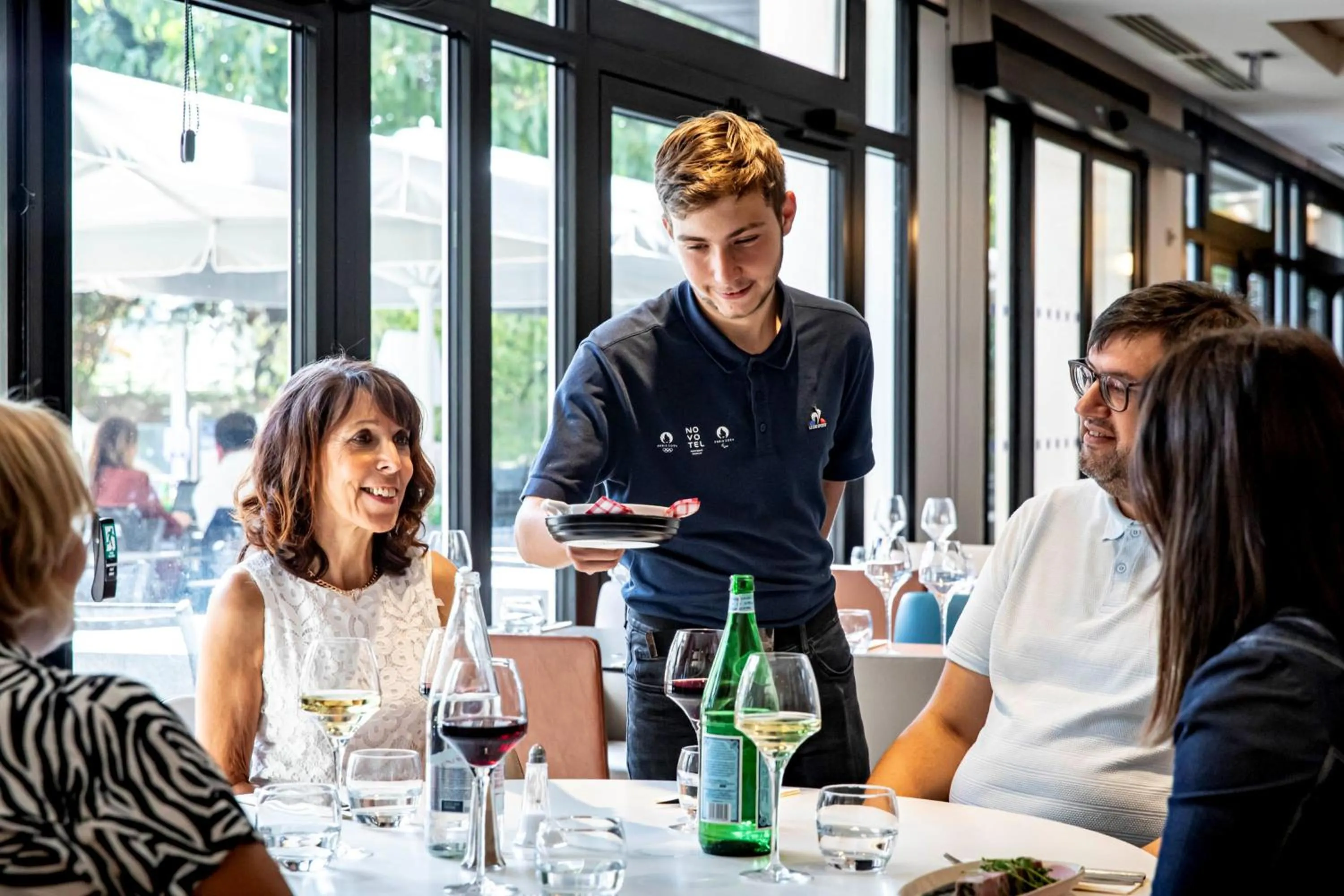 Restaurant/places to eat in Novotel Beaune