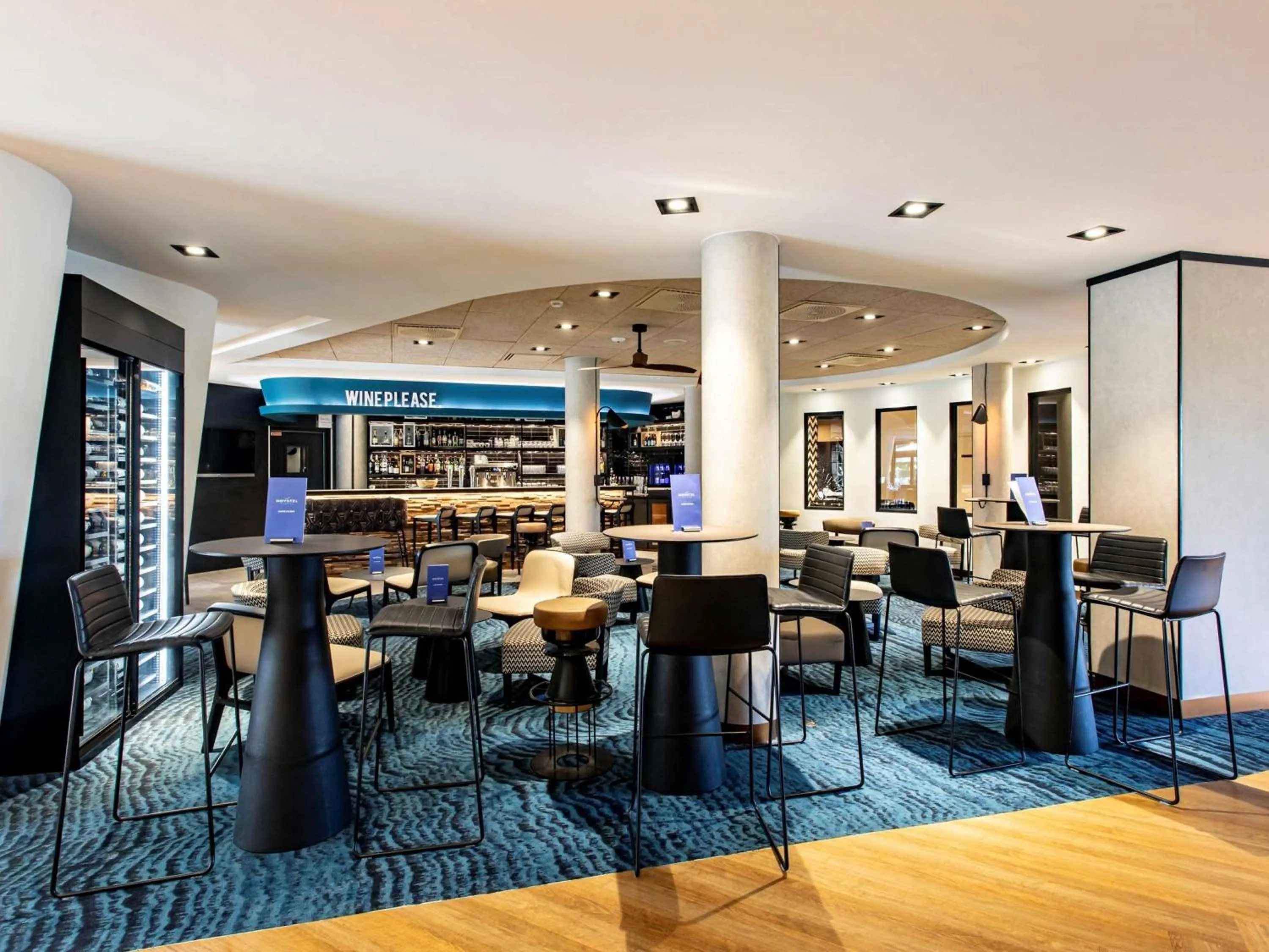 Restaurant/places to eat in Novotel Beaune