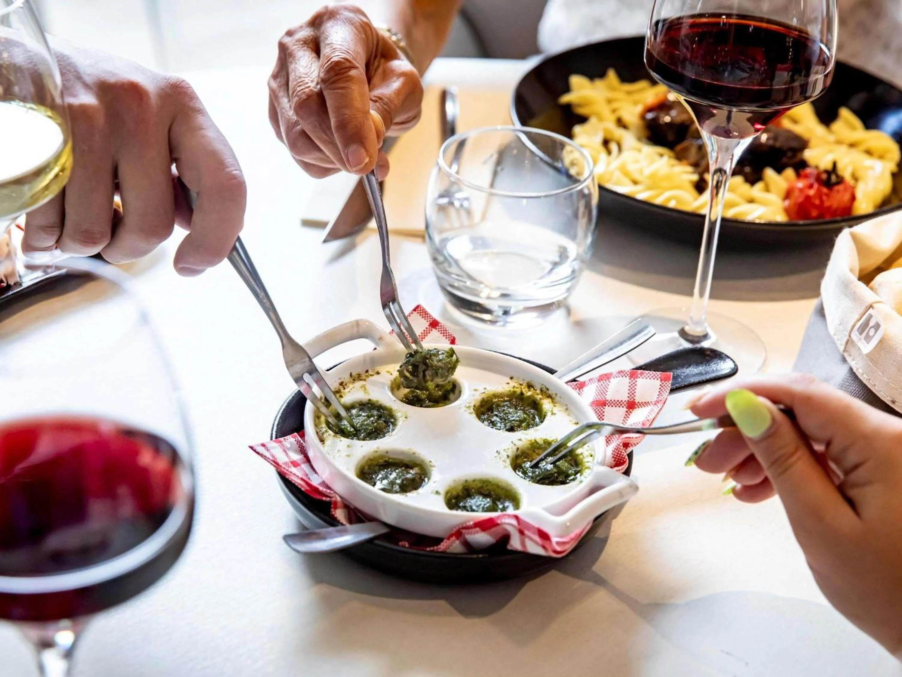 Restaurant/places to eat in Novotel Beaune