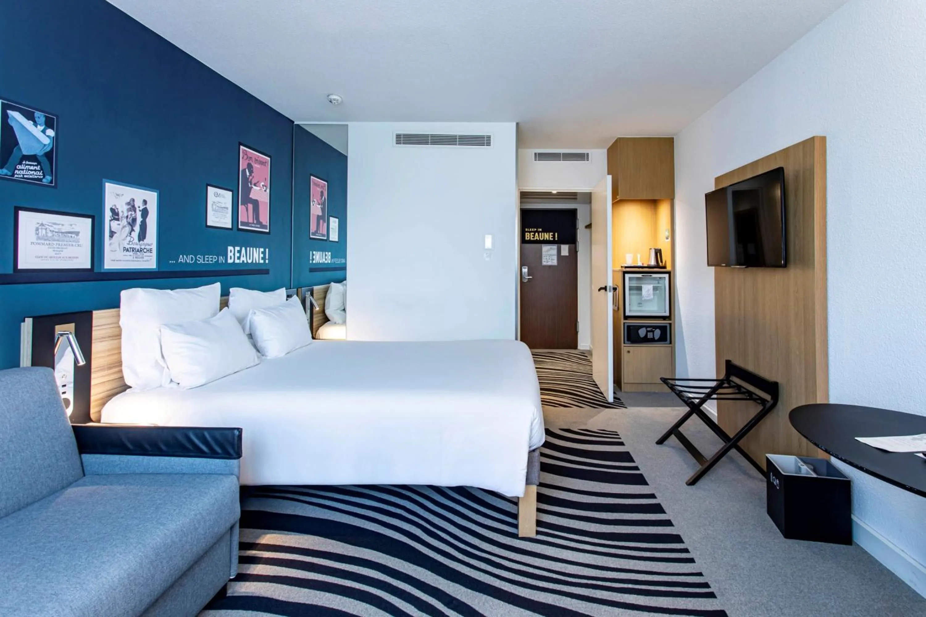 TV and multimedia, Bed in Novotel Beaune