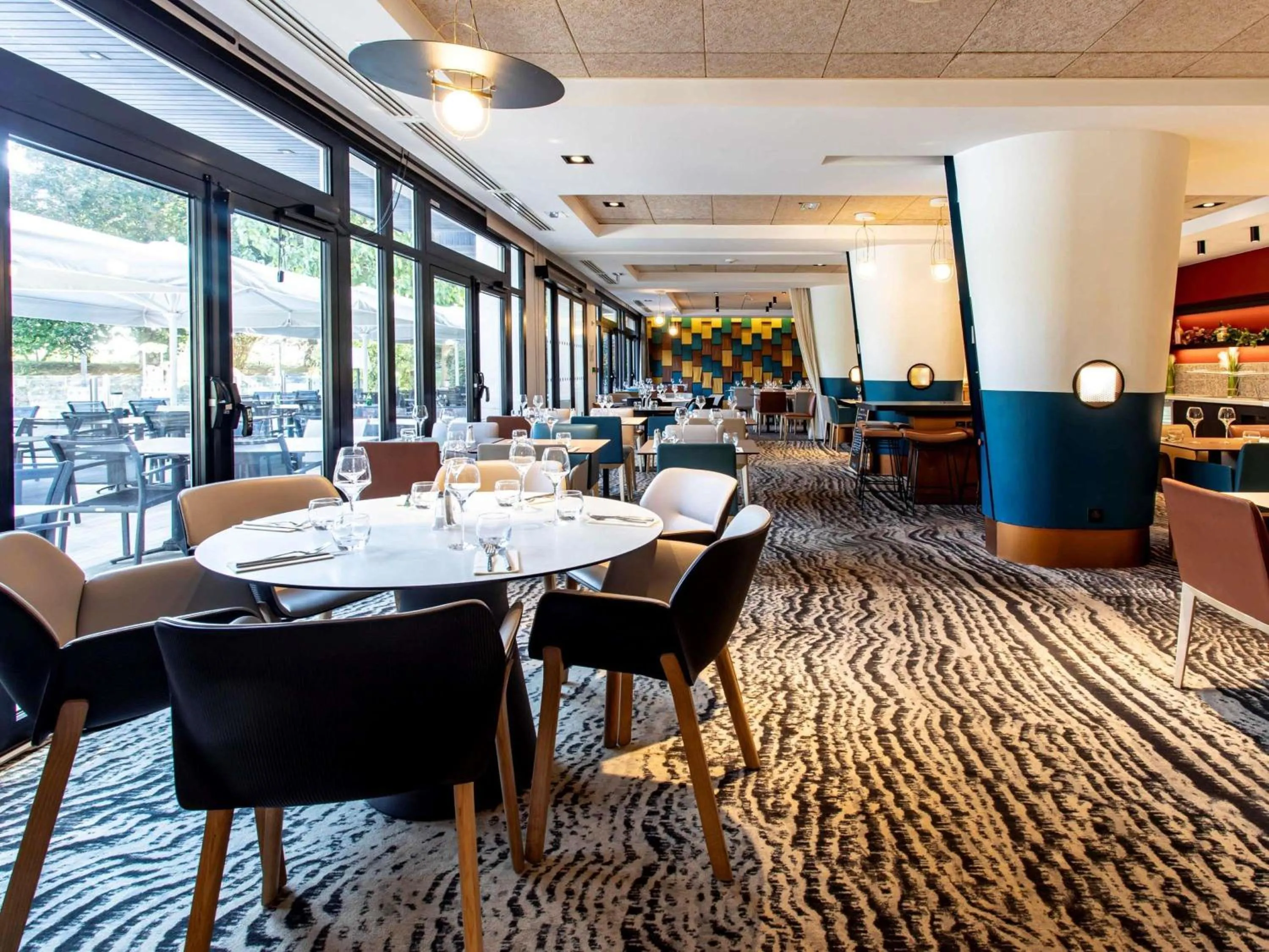 Restaurant/places to eat in Novotel Beaune