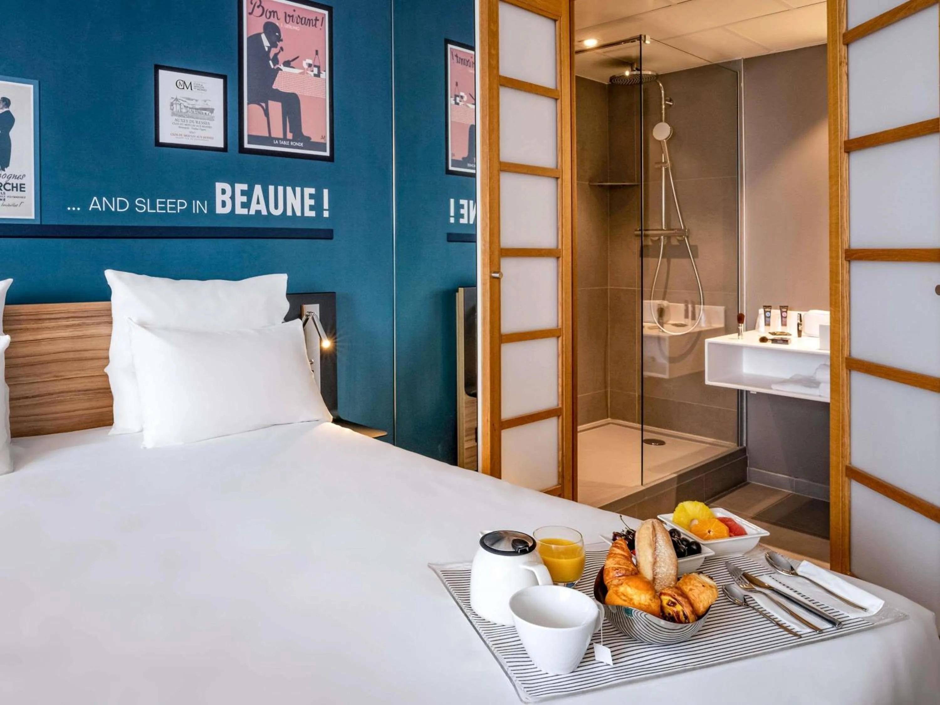 Bedroom, Bed in Novotel Beaune