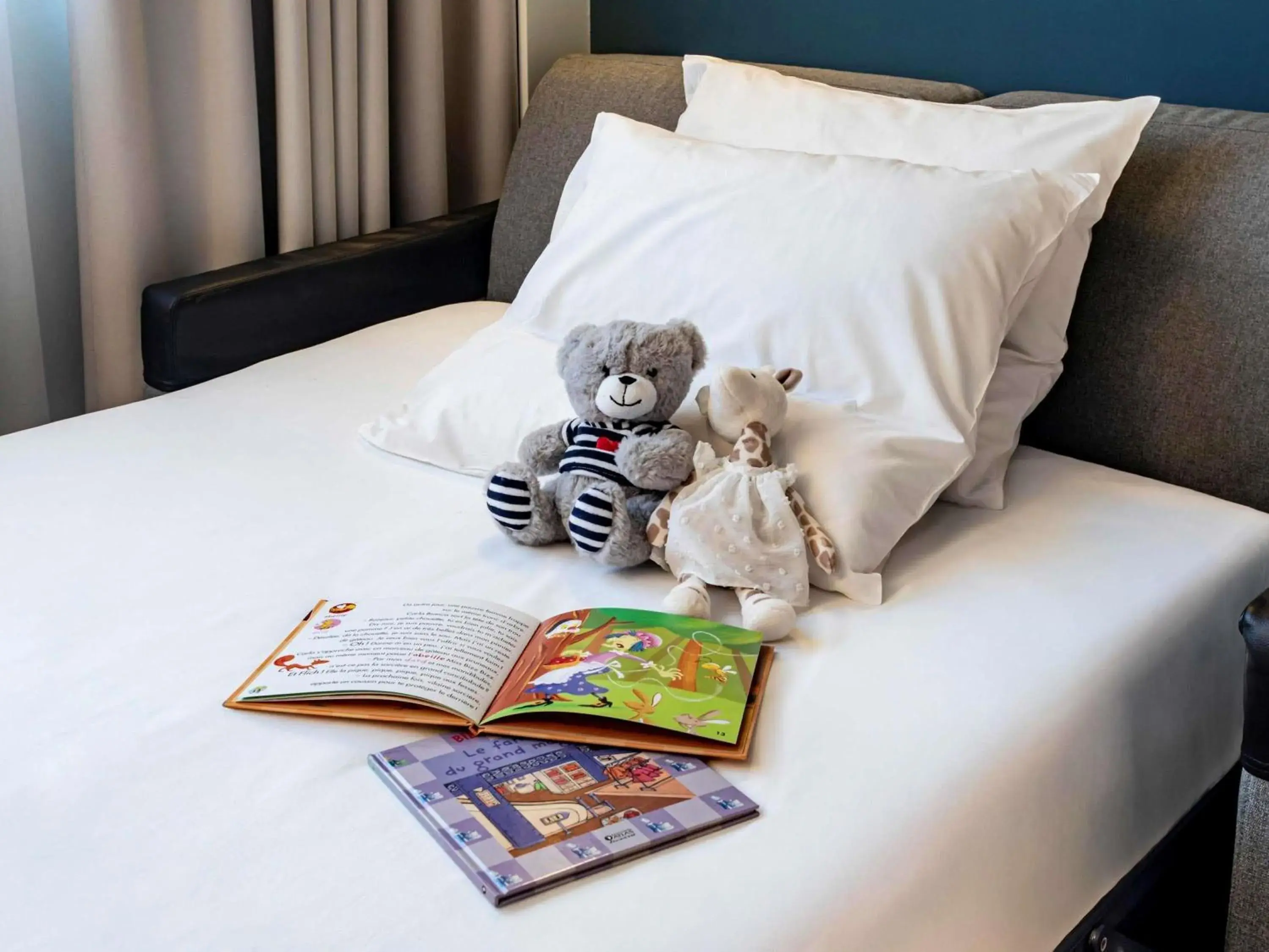 Bedroom, Bed in Novotel Beaune Bedroom, Bed in Novotel Beaune