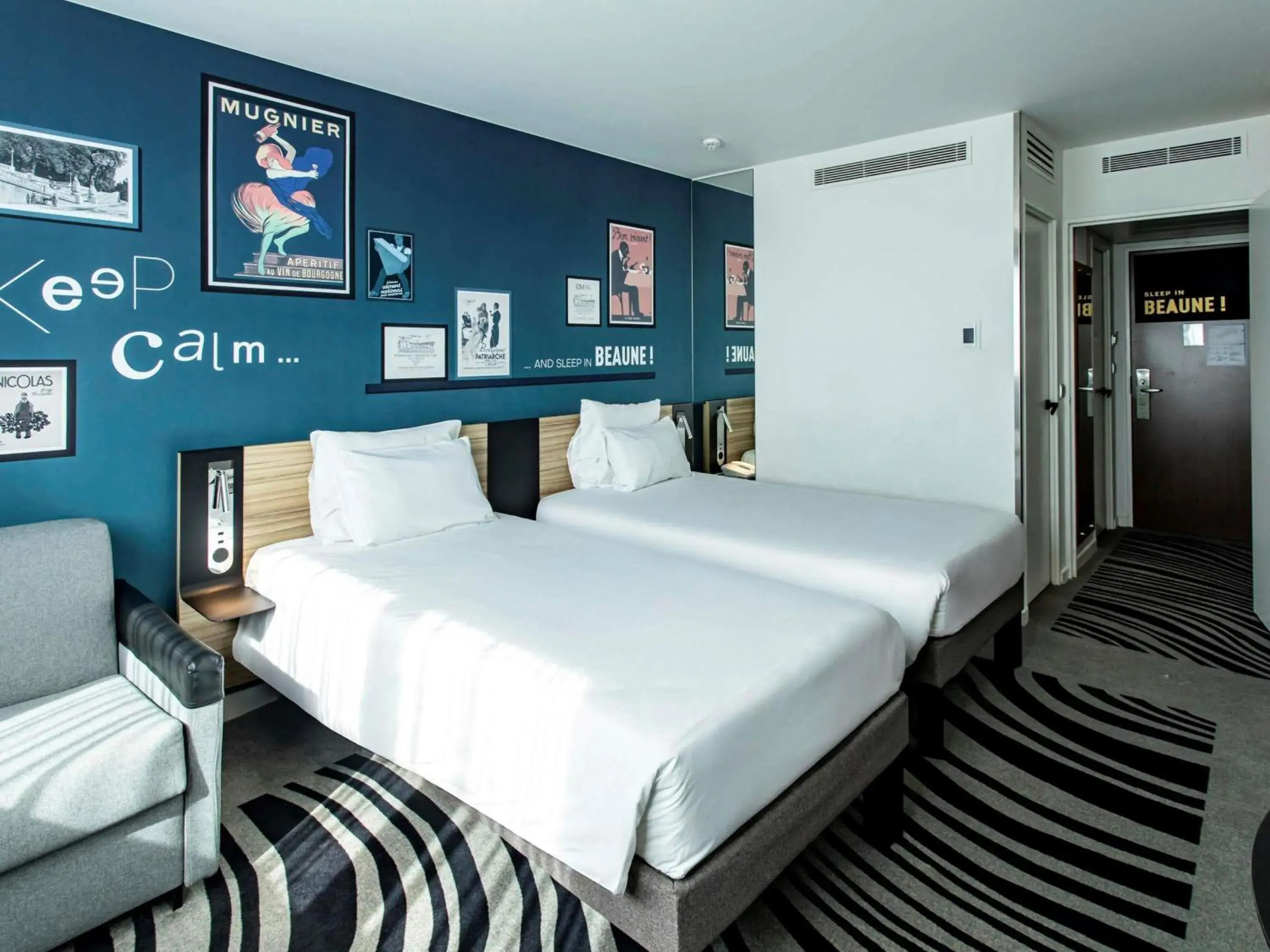 Bedroom, Bed in Novotel Beaune Bedroom, Bed in Novotel Beaune