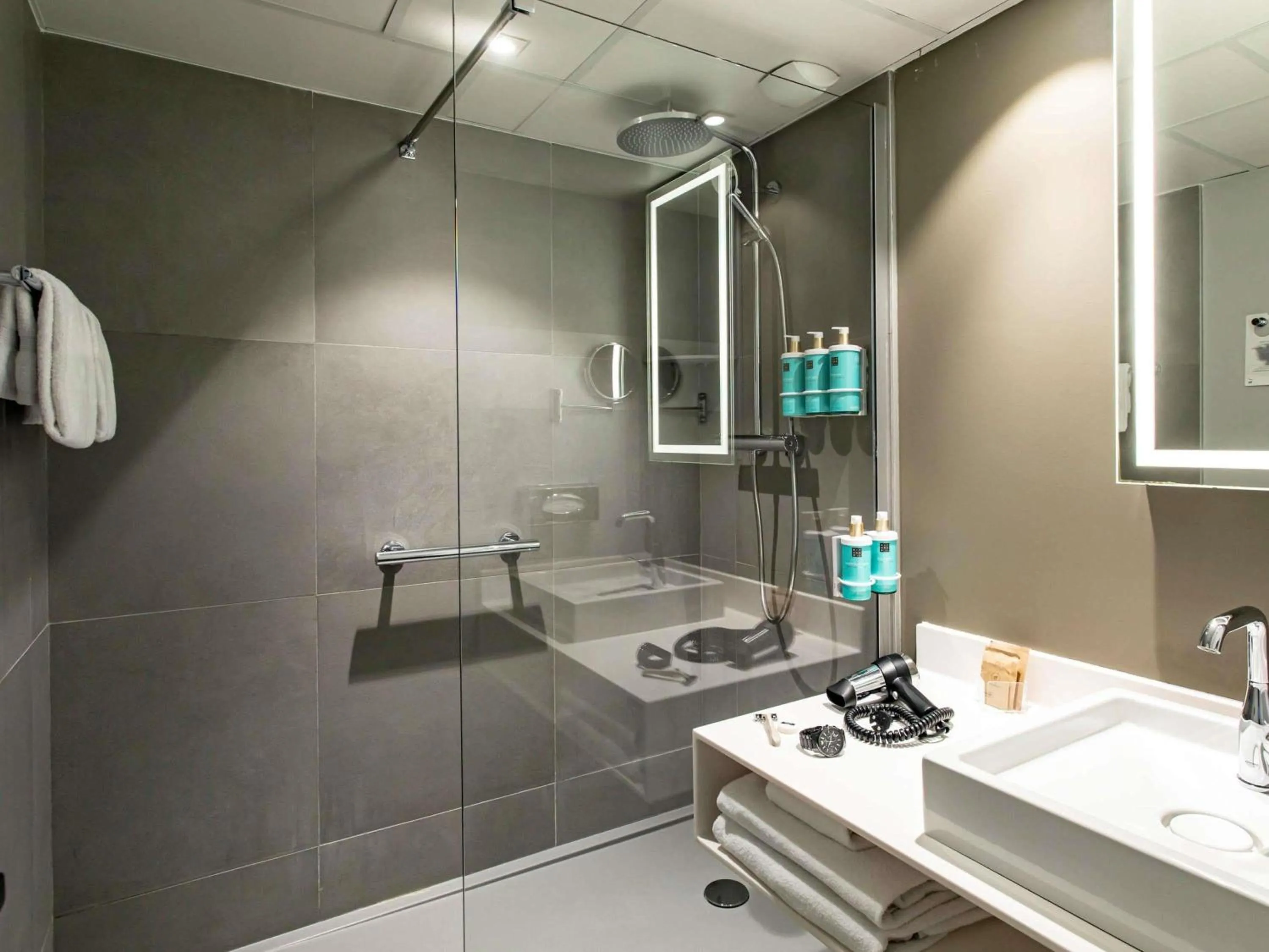 Bedroom in Novotel Beaune