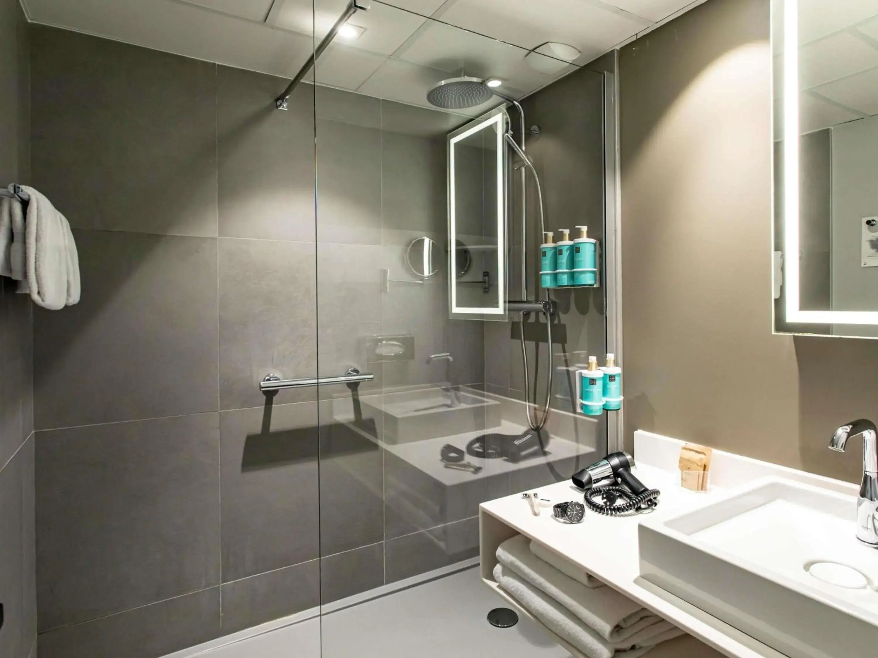 Bedroom in Novotel Beaune Bedroom in Novotel Beaune