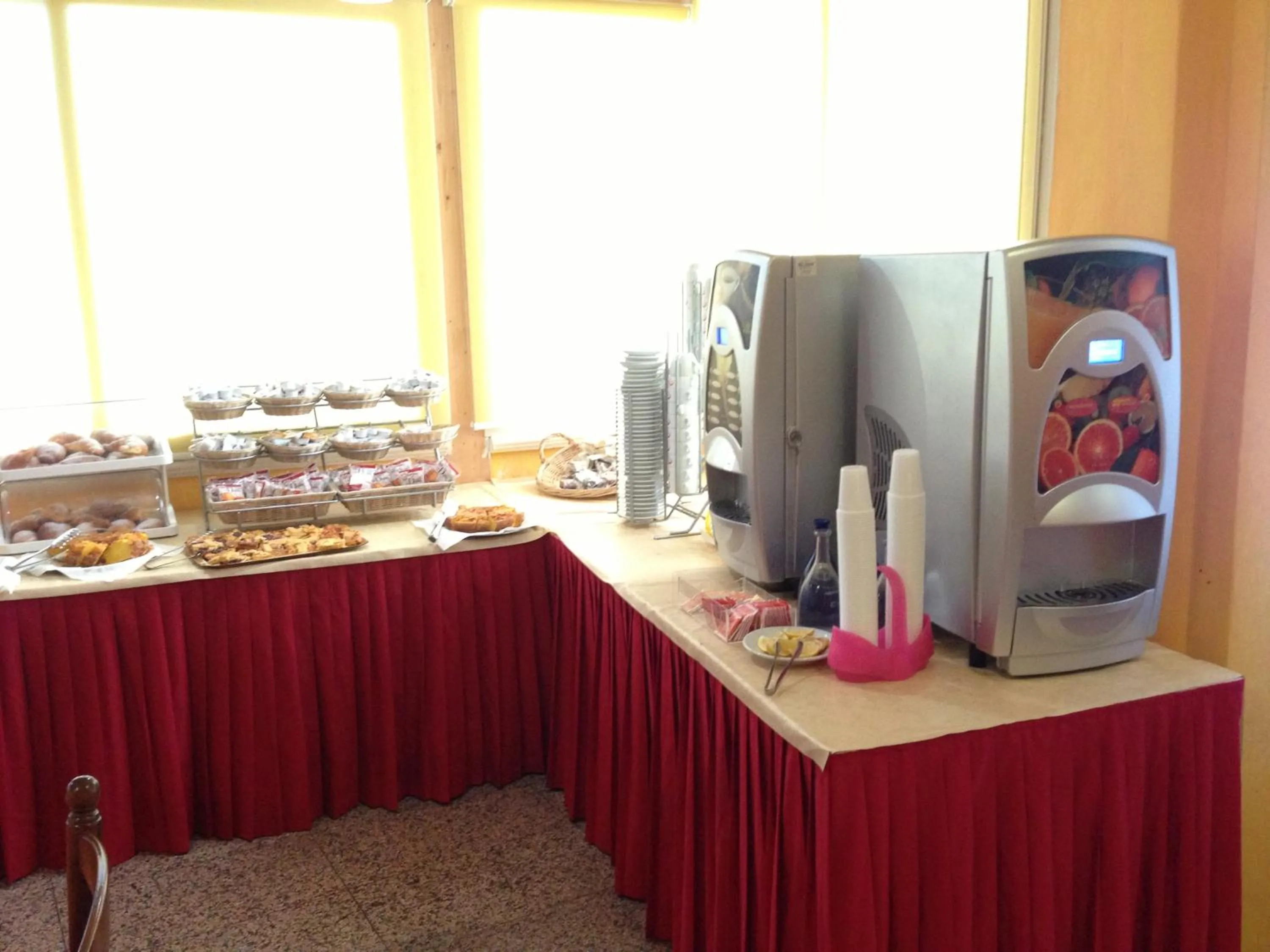 Restaurant/places to eat in Hotel Albatros