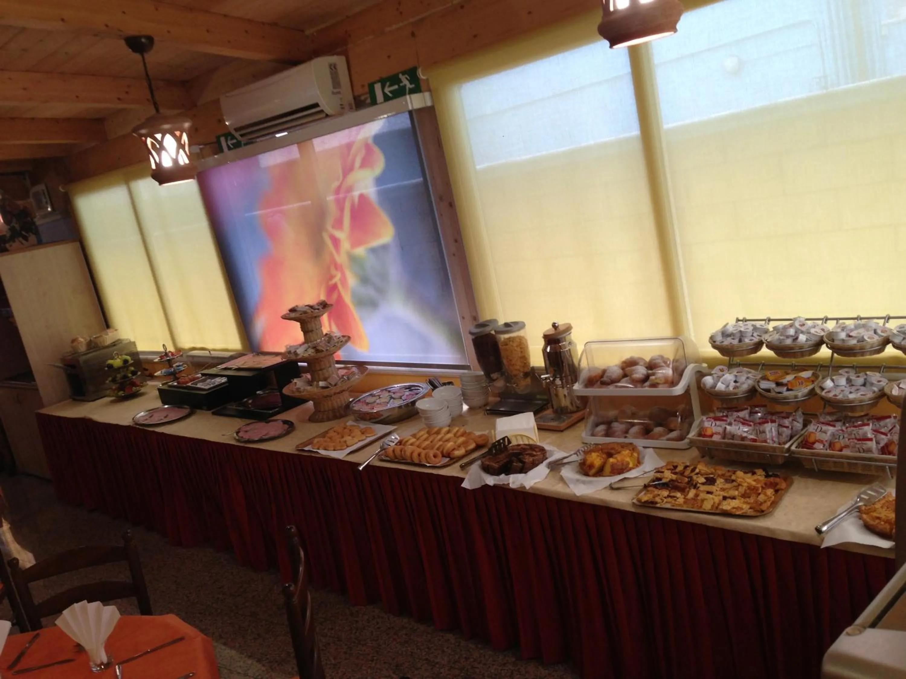 Restaurant/places to eat in Hotel Albatros