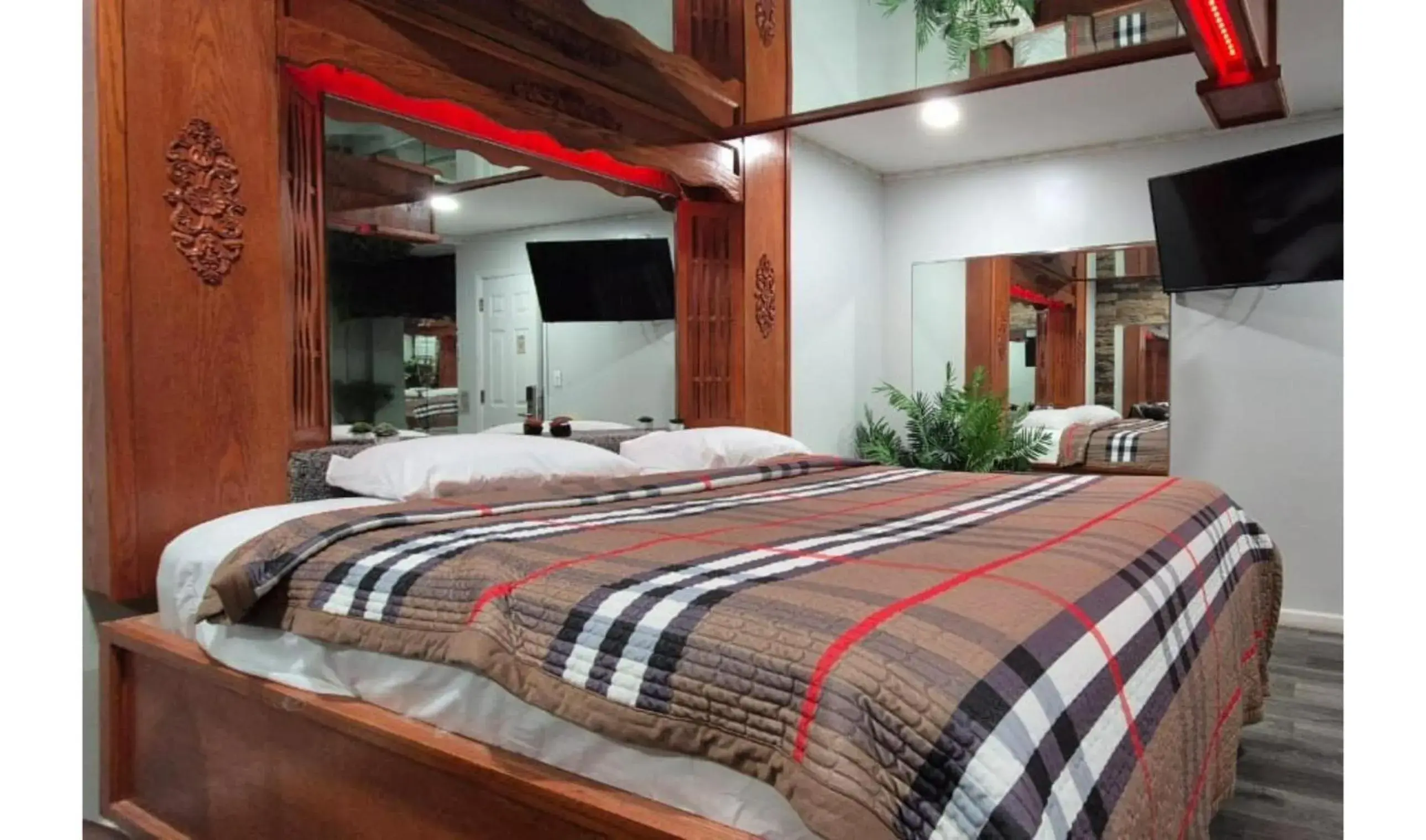 Bedroom, Bed in Des Plaines Motel By OYO O'Hare Airport Chicago Bedroom, Bed in Des Plaines Motel By OYO O'Hare Airport Chicago