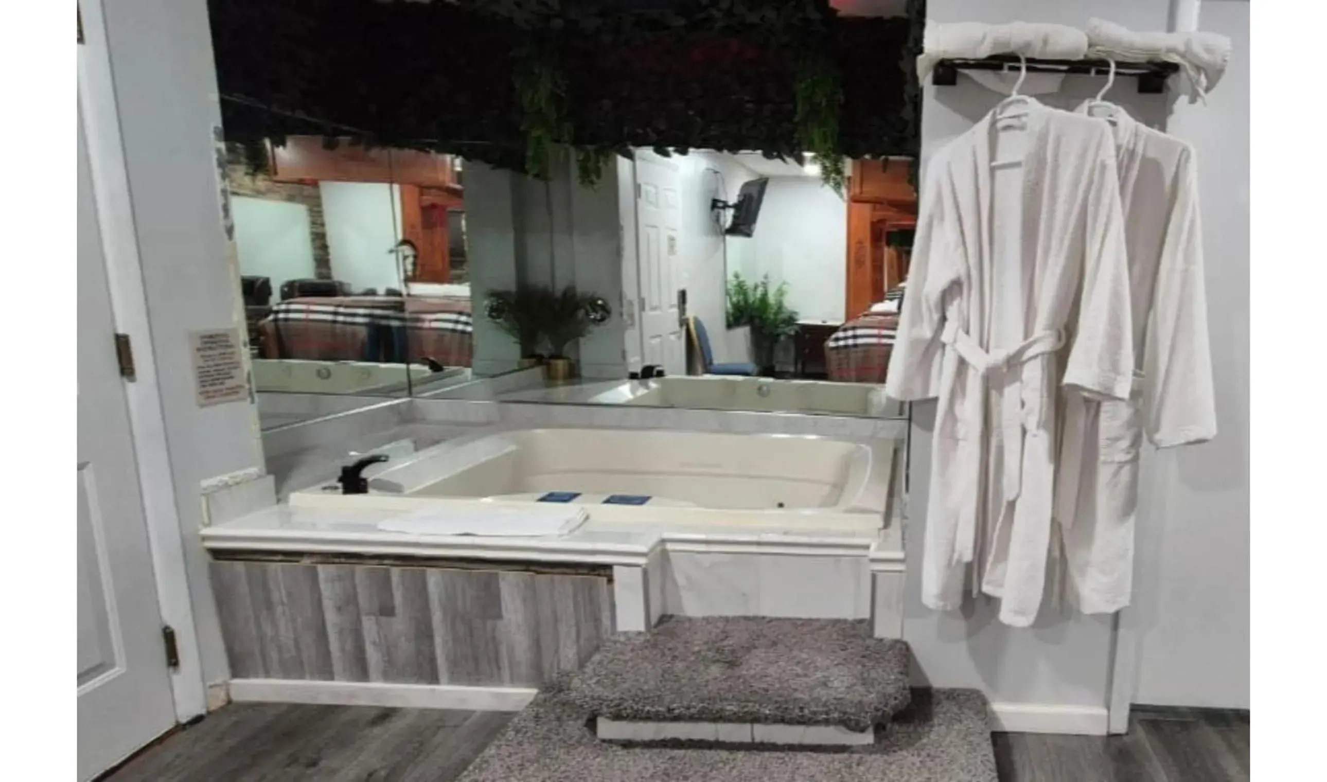 Hot Tub in Des Plaines Motel By OYO O'Hare Airport Chicago Hot Tub in Des Plaines Motel By OYO O'Hare Airport Chicago