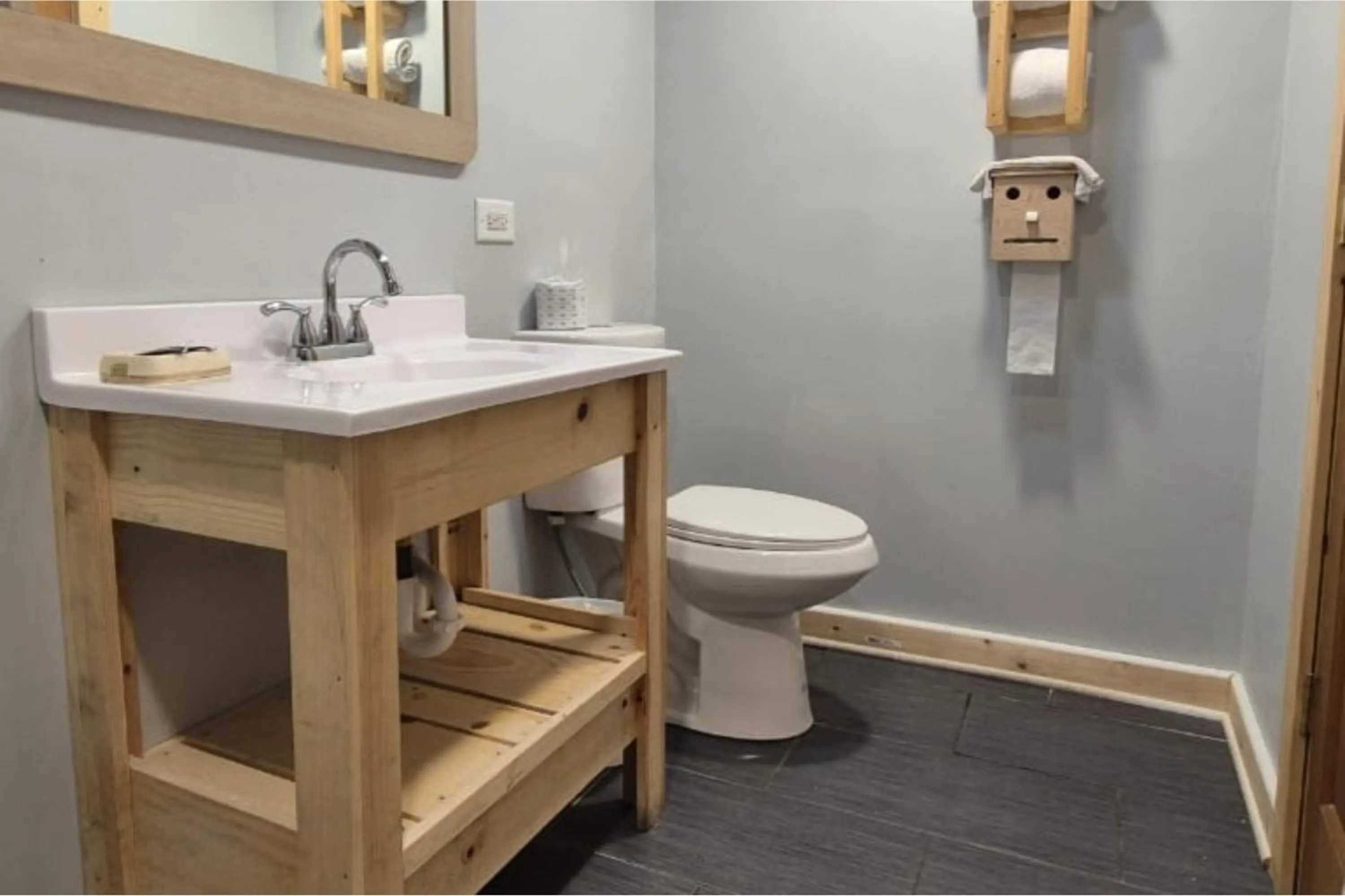 Bathroom in Des Plaines Motel By OYO O'Hare Airport Chicago