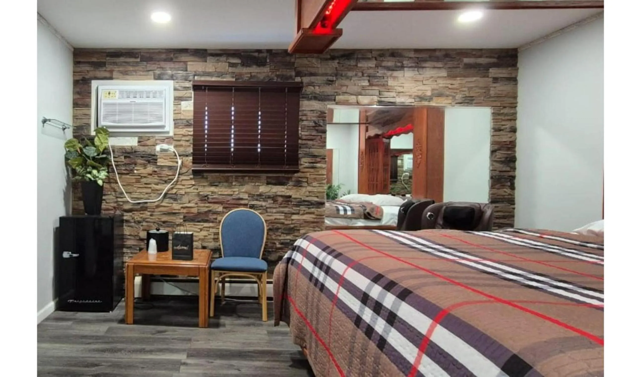 Bedroom, Bed in Des Plaines Motel By OYO O'Hare Airport Chicago