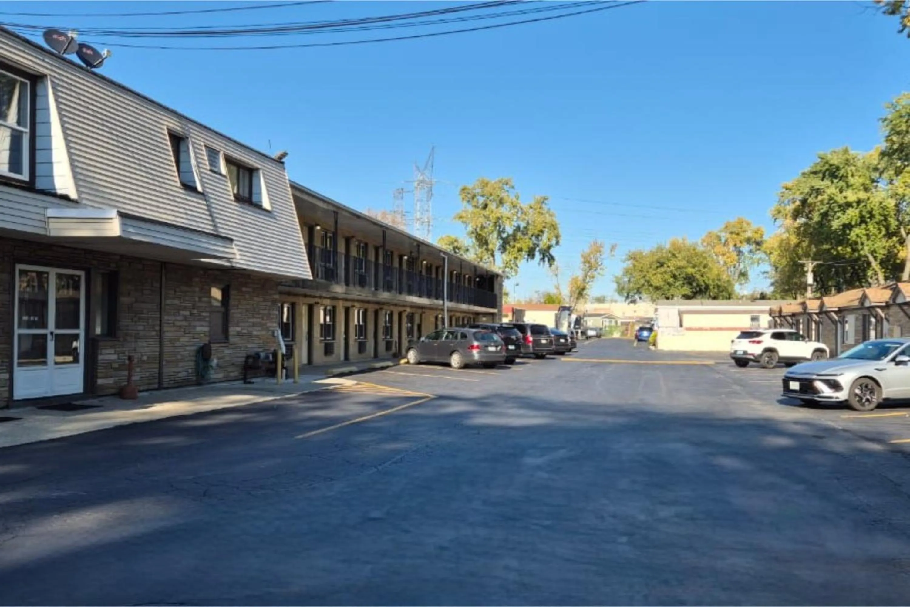 Parking in Des Plaines Motel By OYO O'Hare Airport Chicago