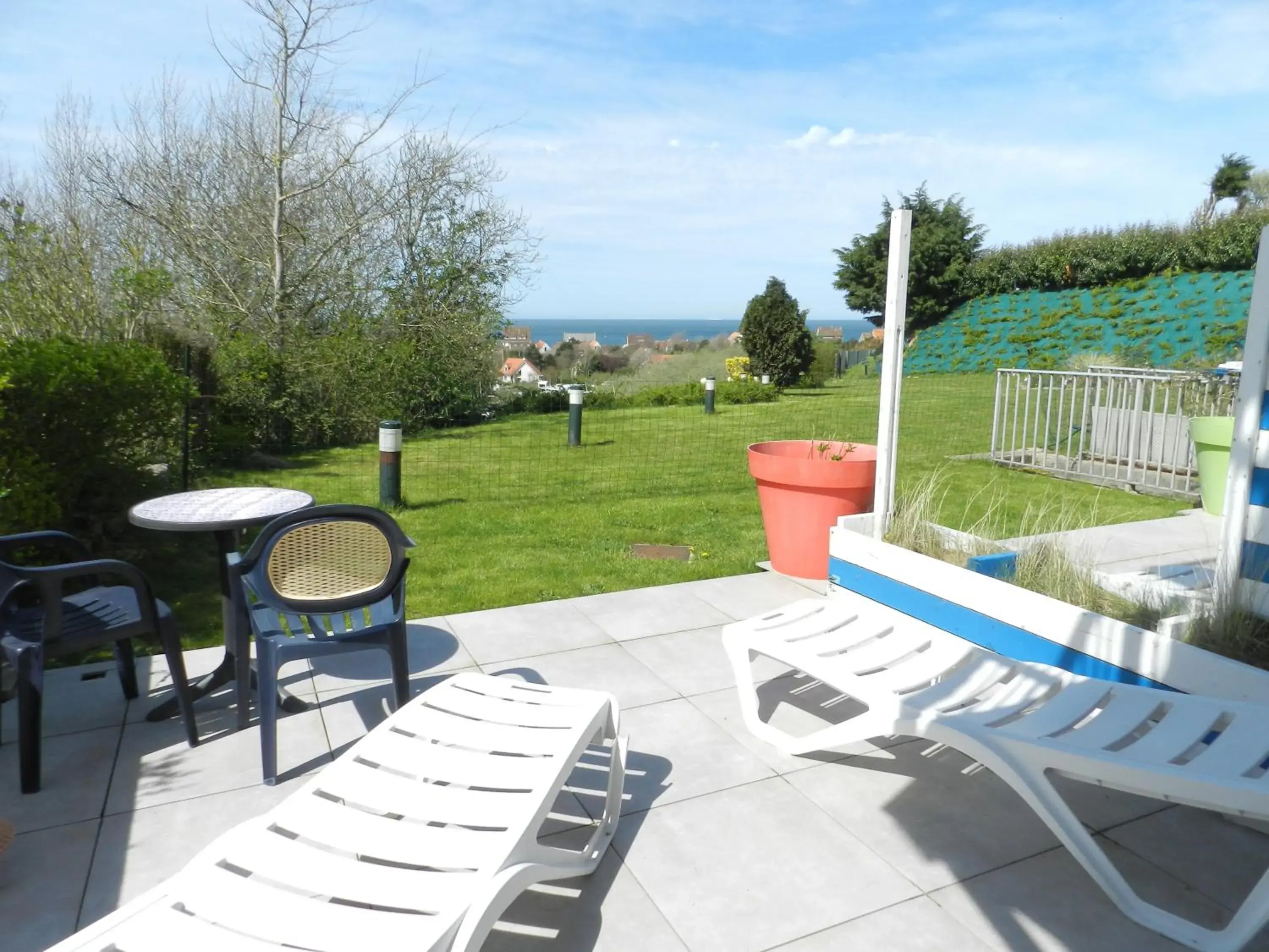 Family Room with Terrace and Garden View (2 Adults + 1 Child) in Hôtel Le Vivier WISSANT - Vue Mer - Côte d'Opale - Baie de Wissant - 2CAPS Family Room with Terrace and Garden View (2 Adults + 1 Child) in Hôtel Le Vivier WISSANT - Vue Mer - Côte d'Opale - Baie de Wissant - 2CAPS