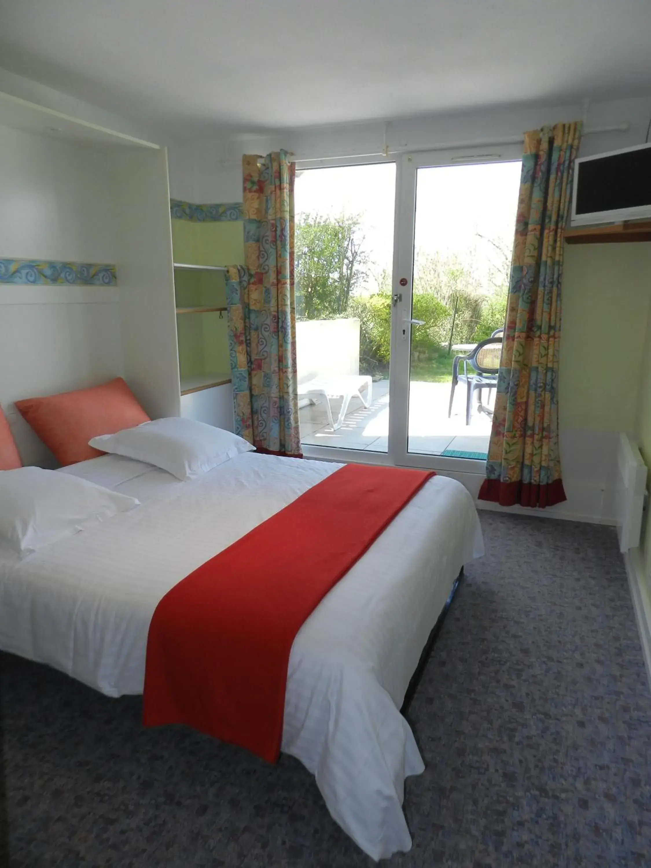 Double Room with Terrace and Garden View in Hôtel Le Vivier WISSANT - Vue Mer - Côte d'Opale - Baie de Wissant - 2CAPS Double Room with Terrace and Garden View in Hôtel Le Vivier WISSANT - Vue Mer - Côte d'Opale - Baie de Wissant - 2CAPS