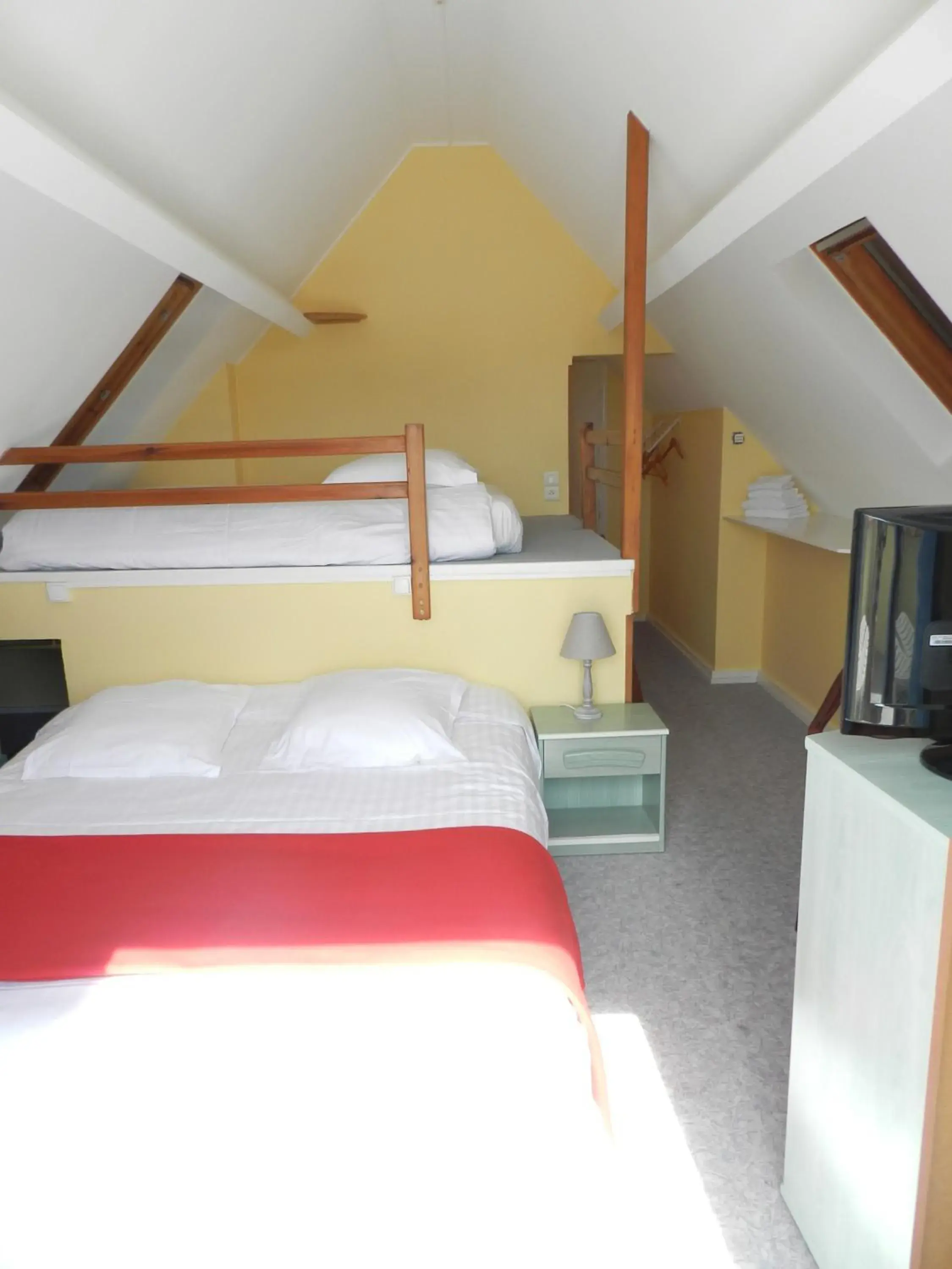 Family Room with Side Sea View (2 Adults + 2 Children) in Hôtel Le Vivier WISSANT - Vue Mer - Côte d'Opale - Baie de Wissant - 2CAPS Family Room with Side Sea View (2 Adults + 2 Children) in Hôtel Le Vivier WISSANT - Vue Mer - Côte d'Opale - Baie de Wissant - 2CAPS