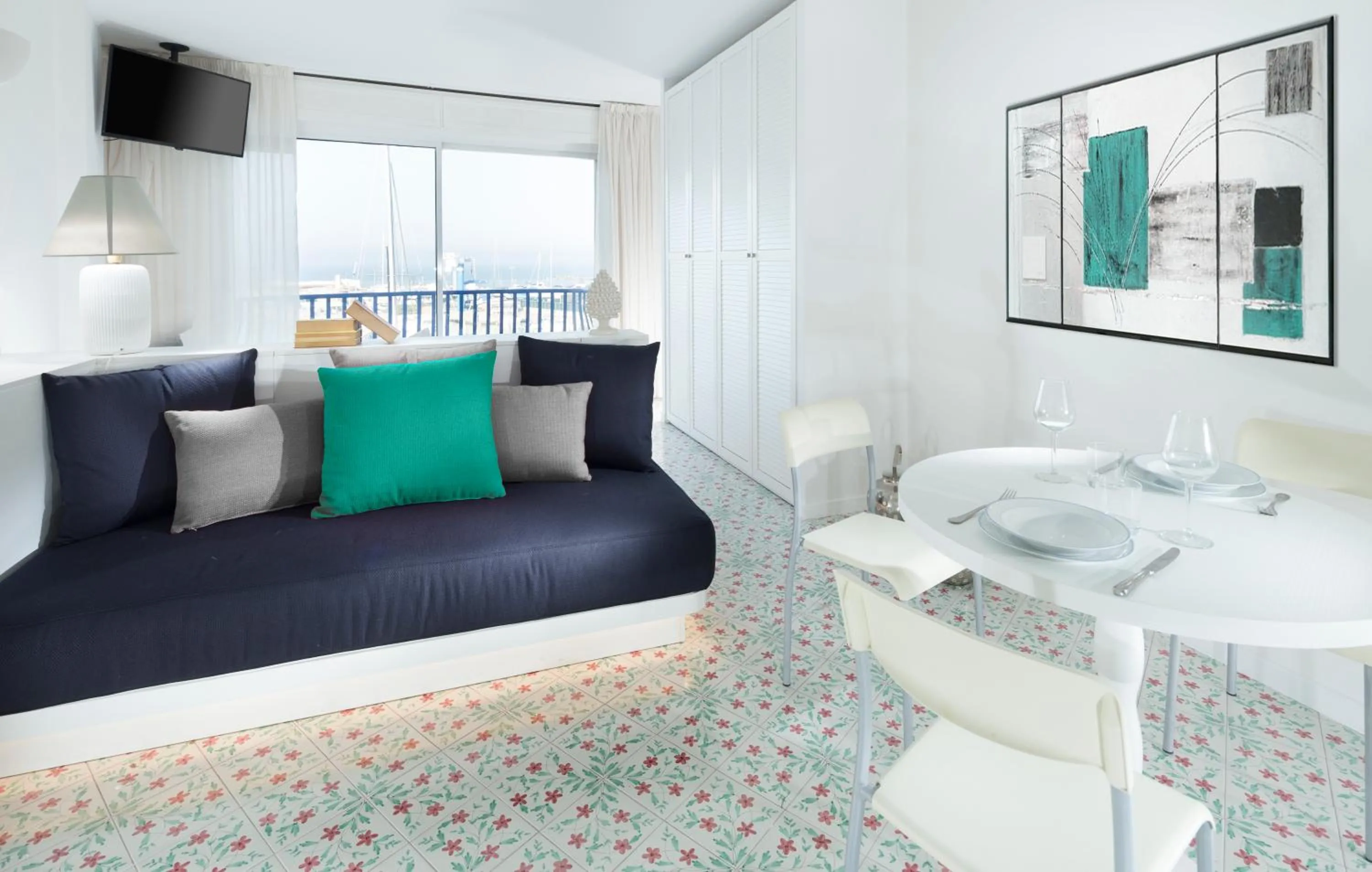 Seating area in Portoverde Beach Apartments