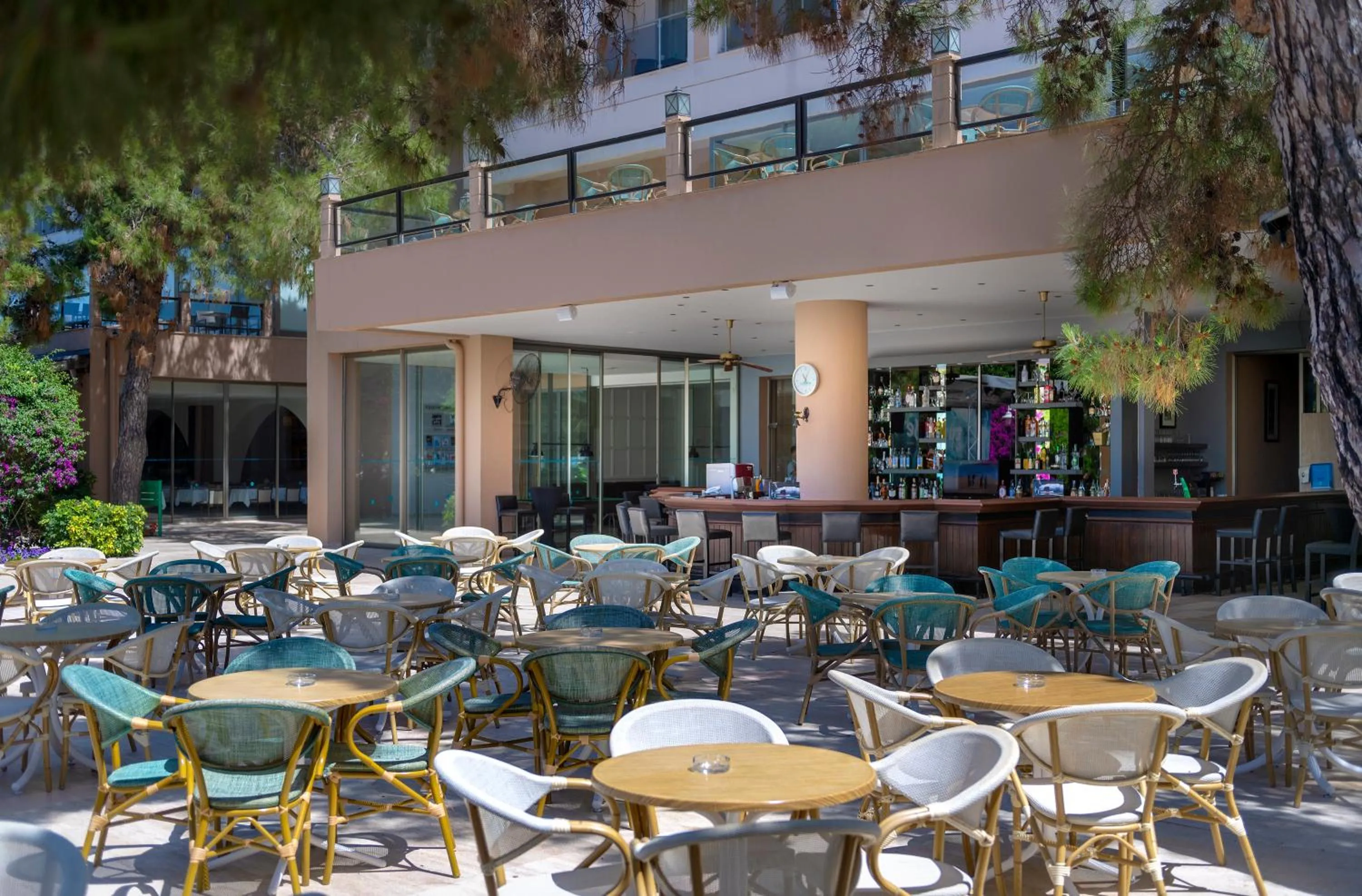 Restaurant/places to eat in Turquoise Hotel