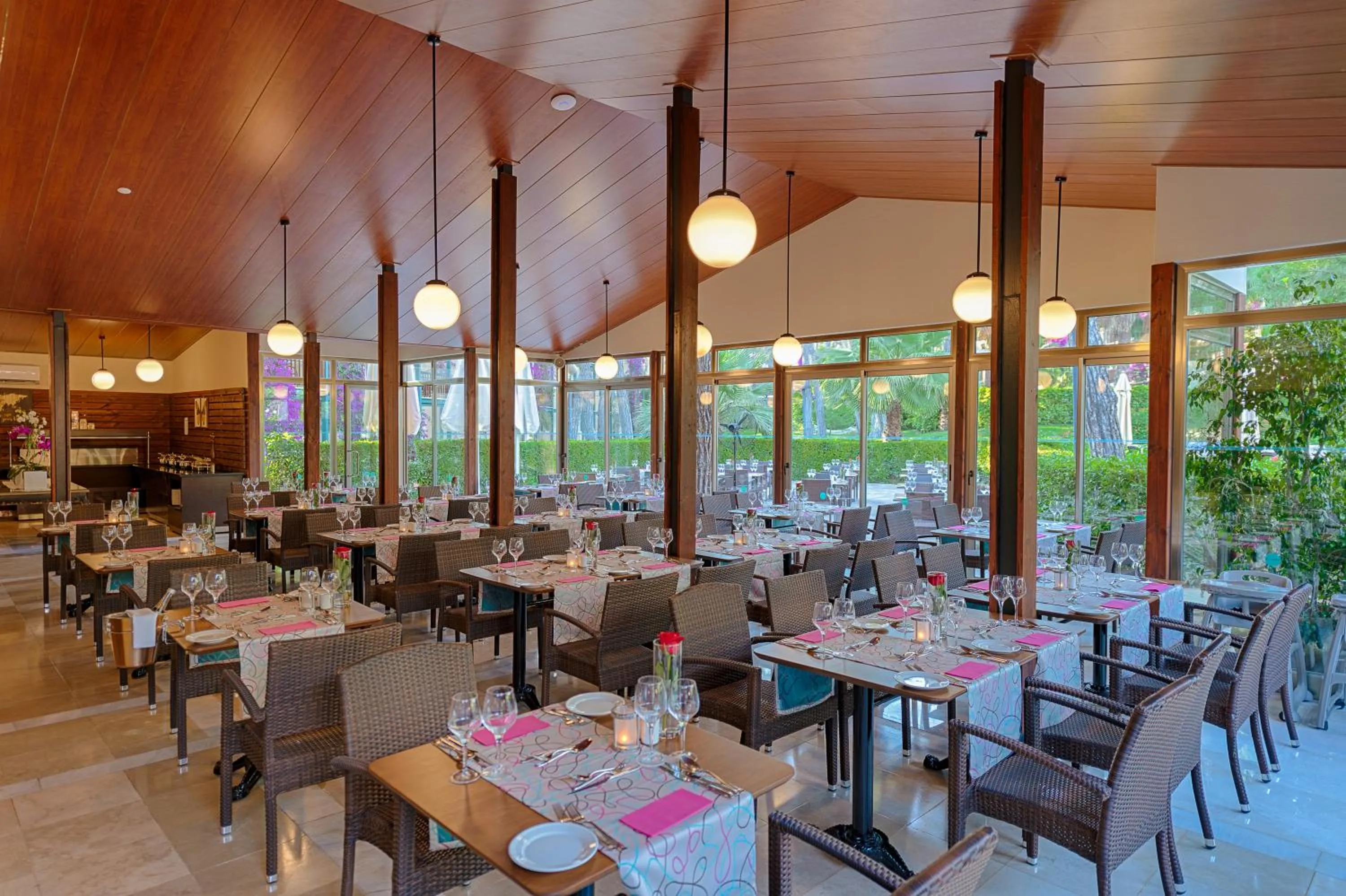 Restaurant/places to eat in Turquoise Hotel