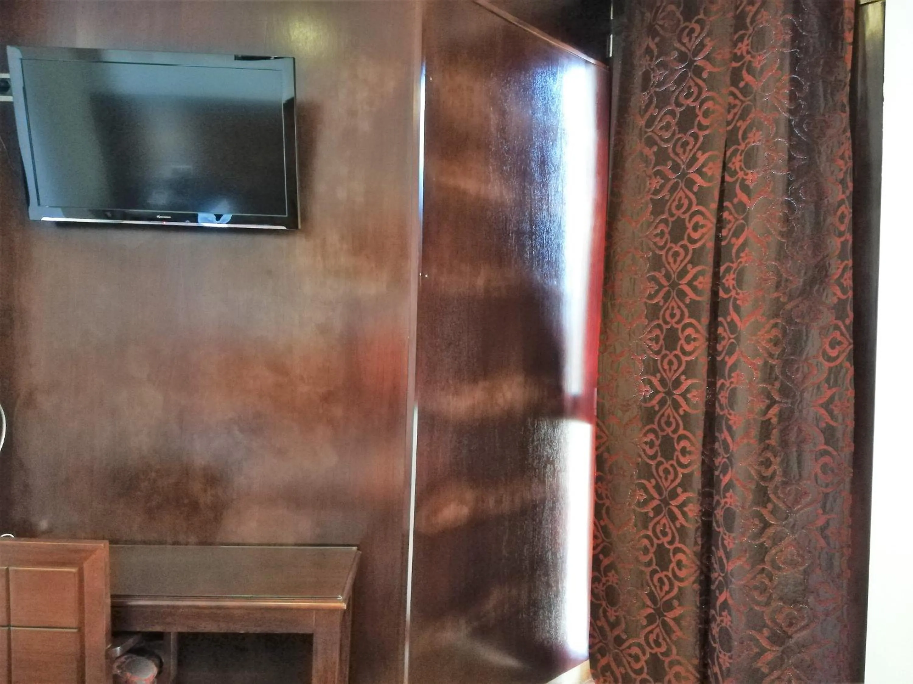 TV and multimedia in Hotel LB Lebrija by MA 22 Puntos