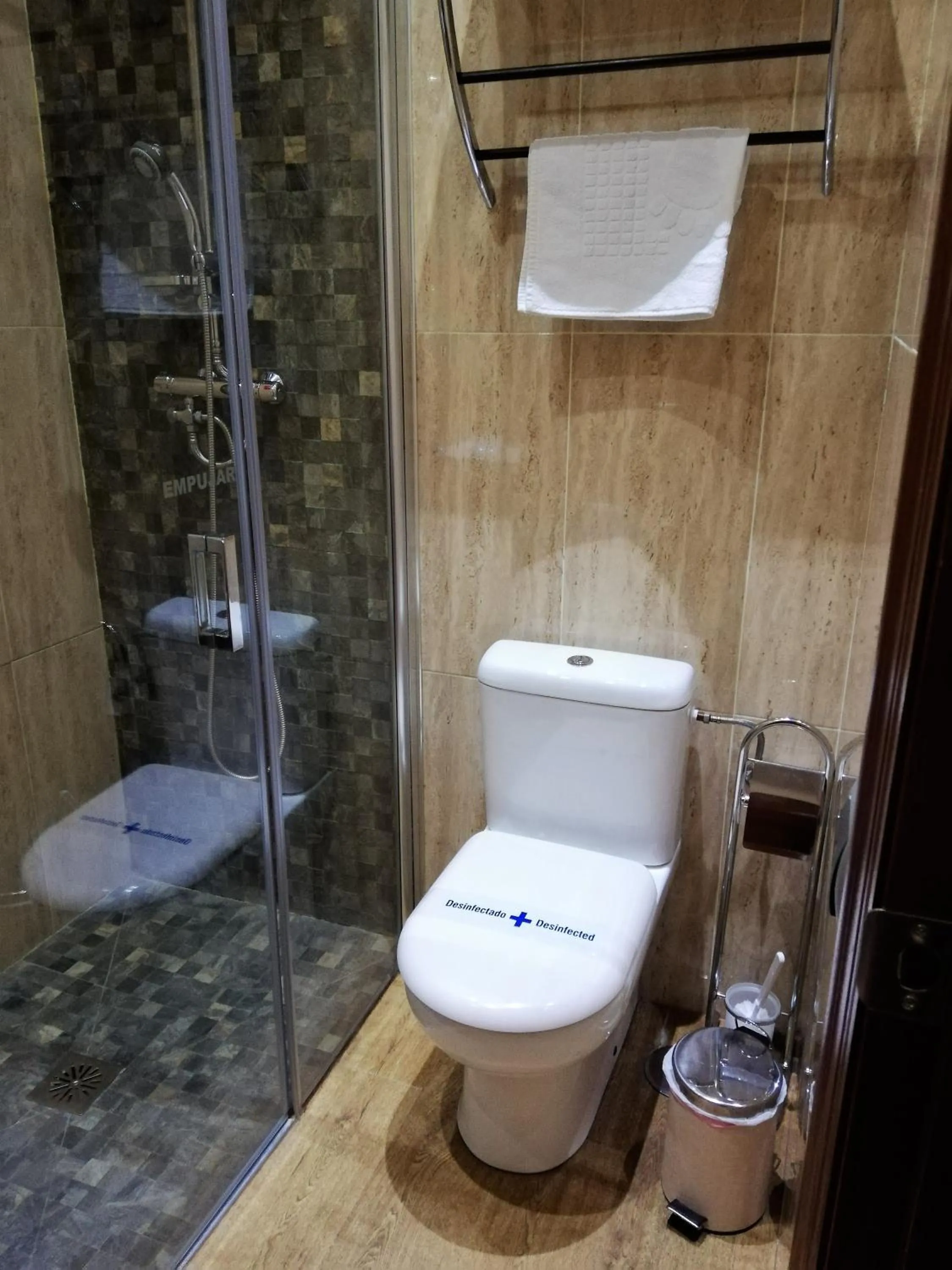 Shower in Hotel LB Lebrija by MA 22 Puntos