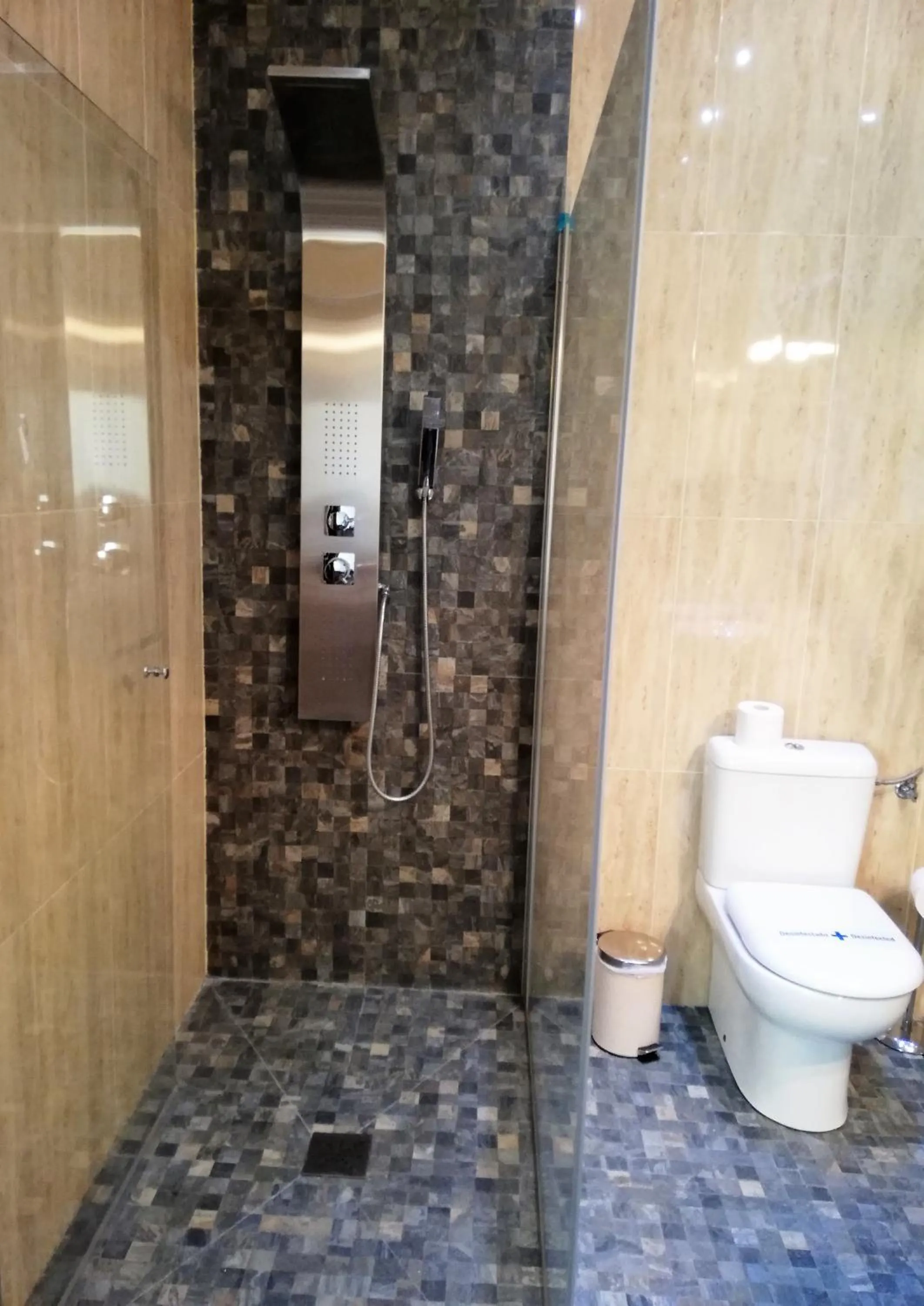 Shower in Hotel LB Lebrija by MA 22 Puntos