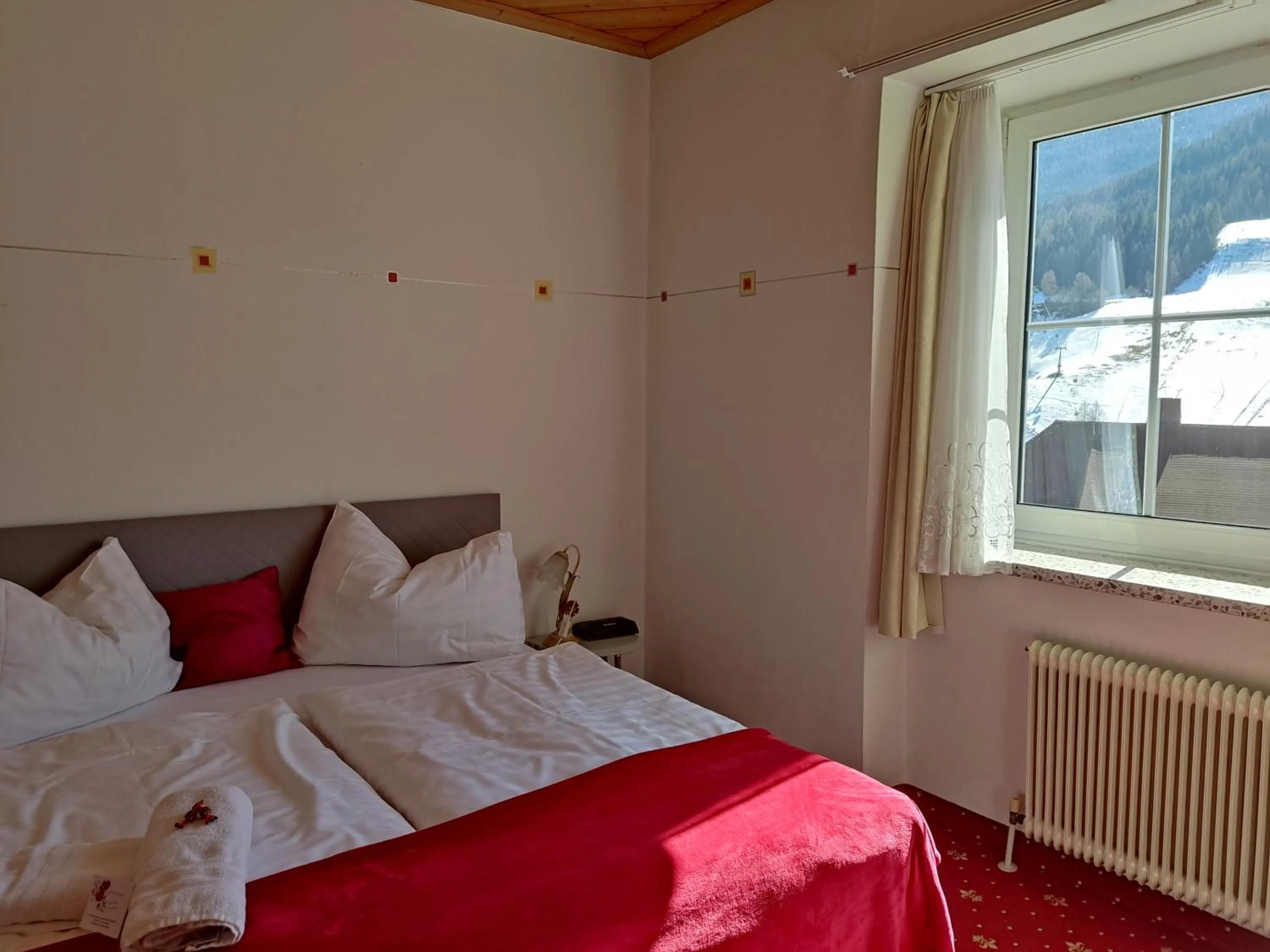 Bedroom, Bed in Hotel Kirchenwirt