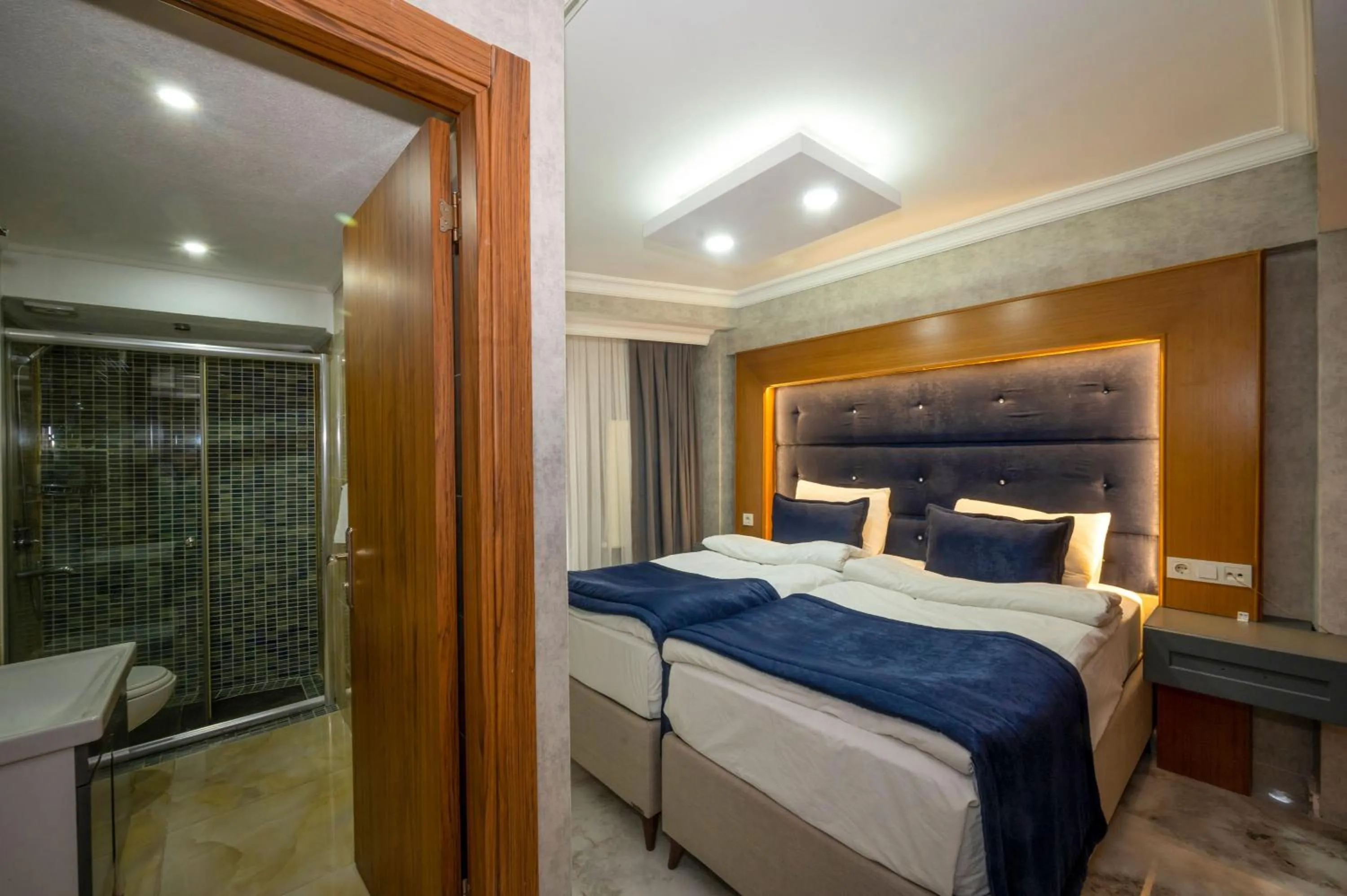 Bathroom, Bed in Tamara Residence Hotel İstanbul