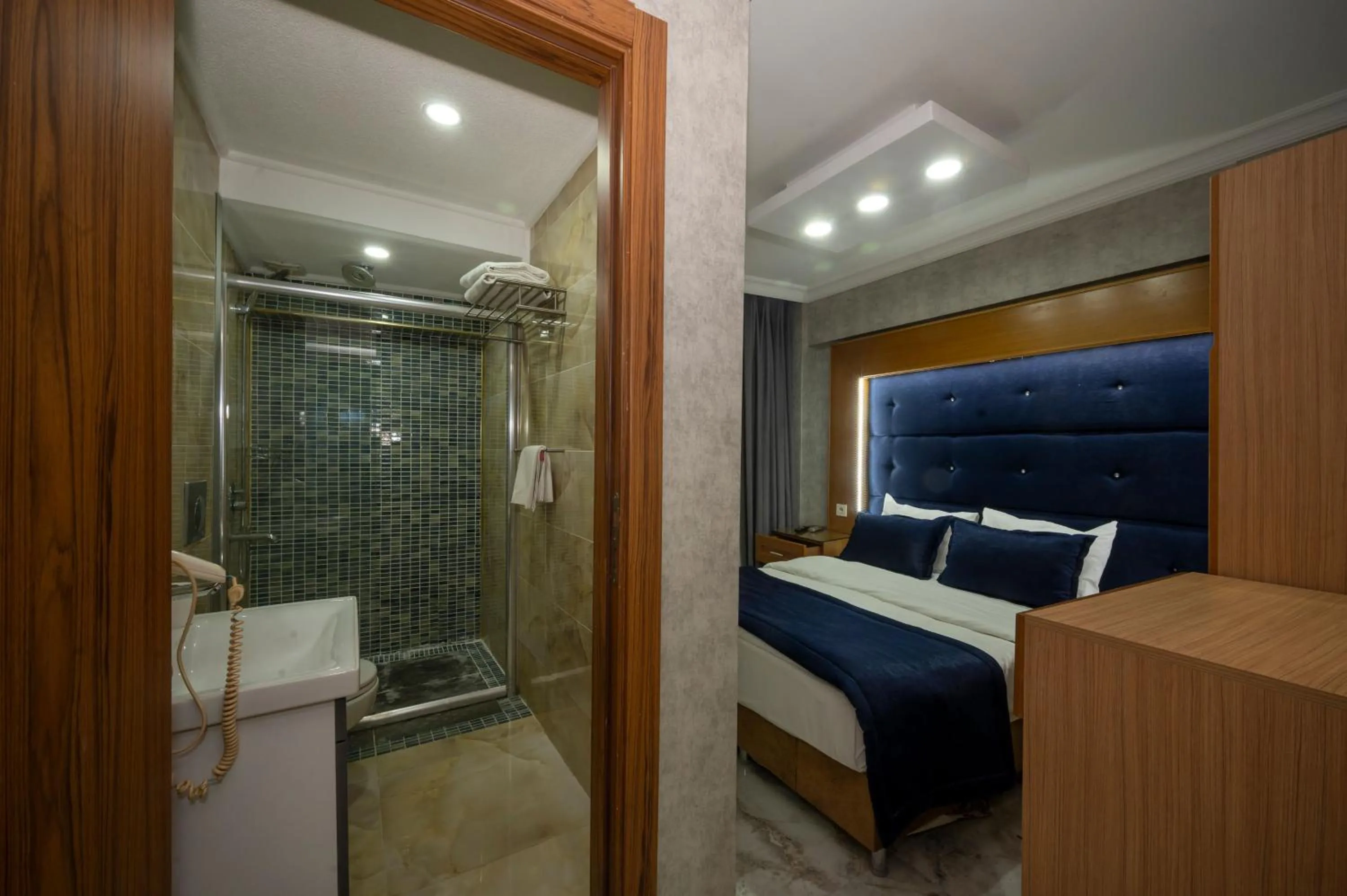 Shower, Bed in Tamara Residence Hotel İstanbul