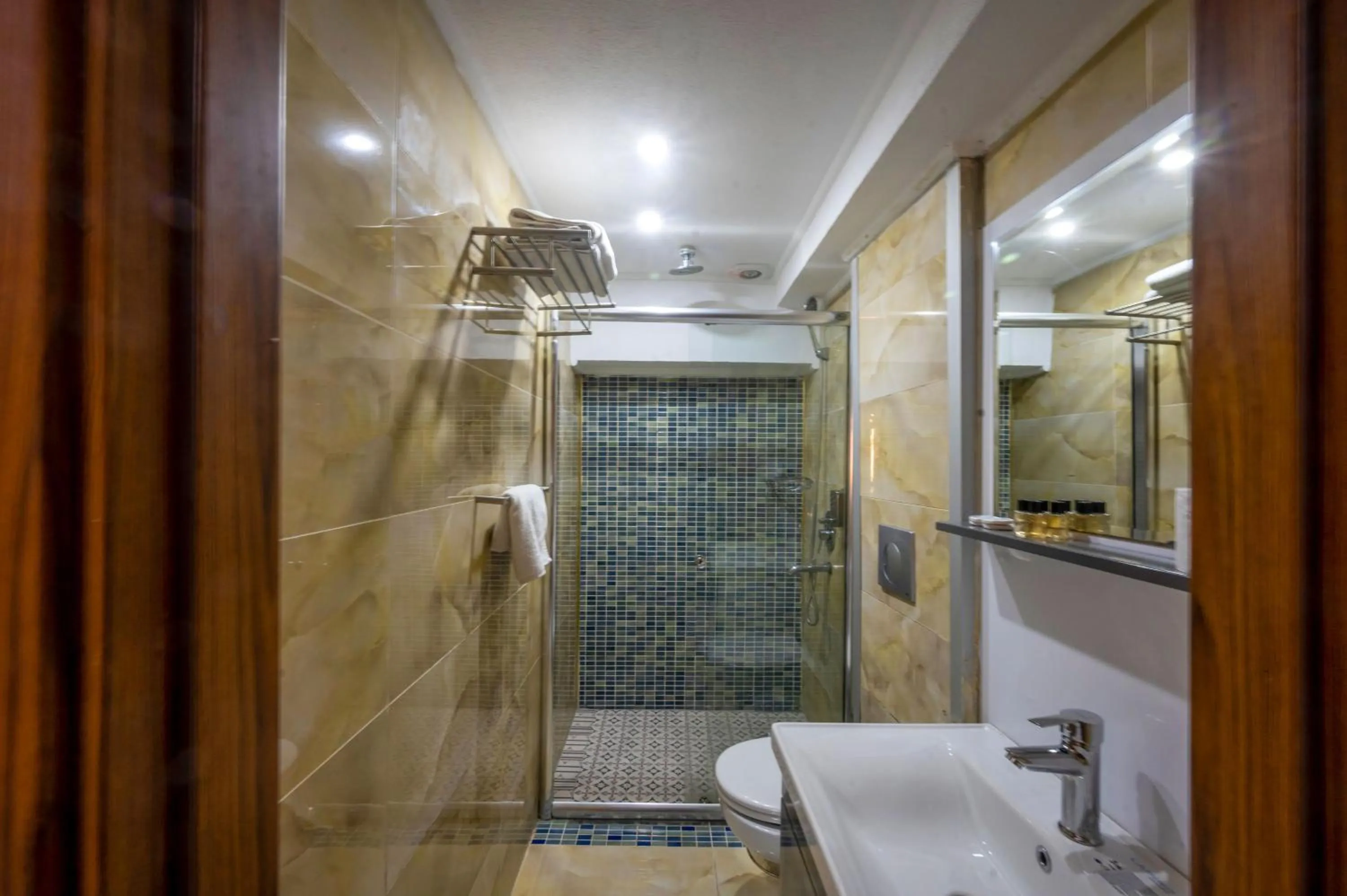 Shower in Tamara Residence Hotel İstanbul