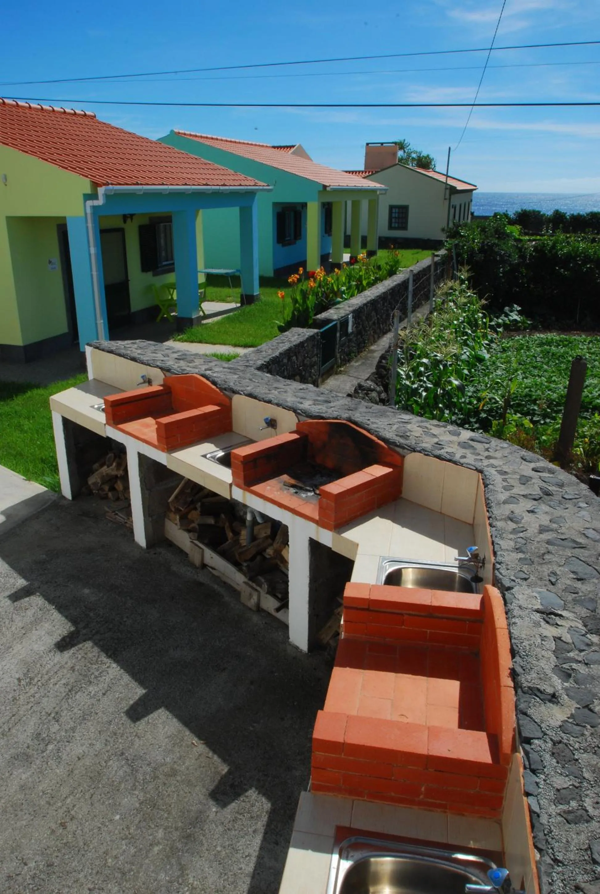 BBQ facilities in Alojamentos Flores Island