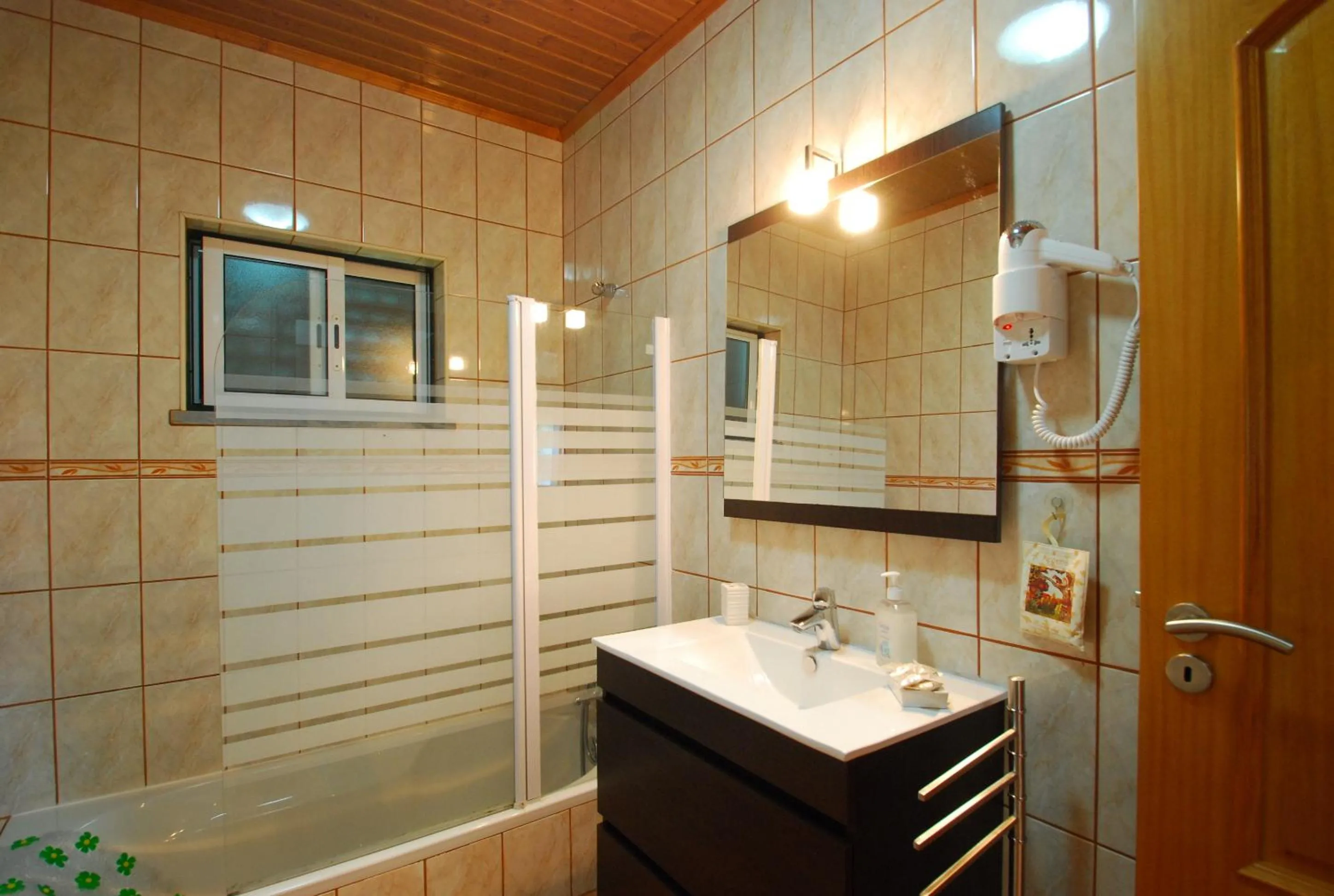 Bathroom in Alojamentos Flores Island