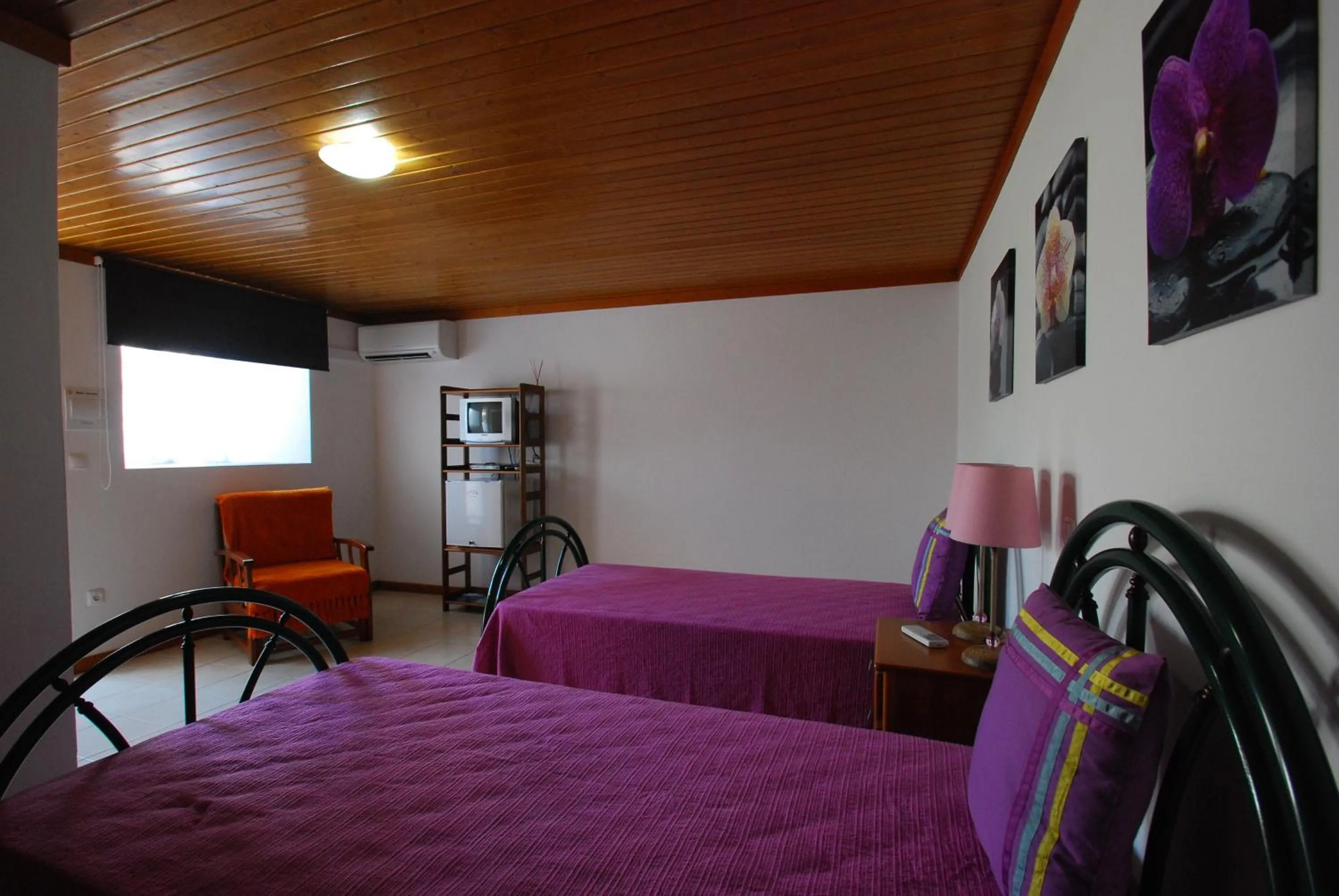 Photo of the whole room, Bed in Alojamentos Flores Island