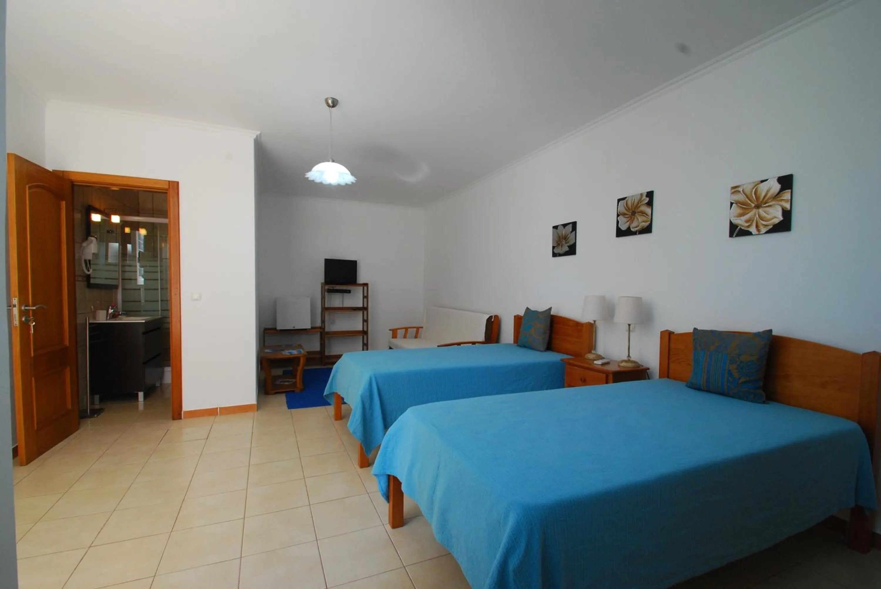 Photo of the whole room, Bed in Alojamentos Flores Island