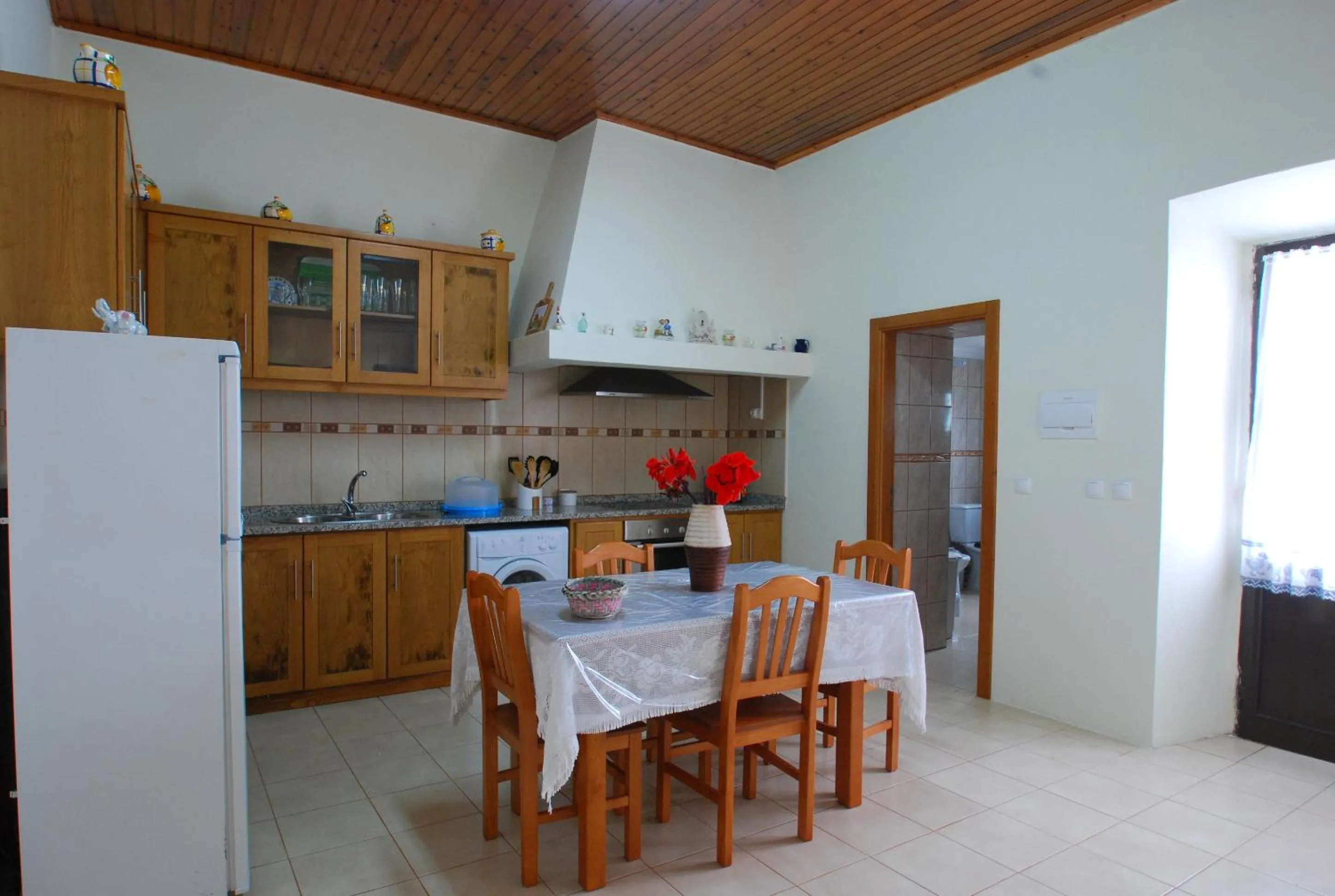 Kitchen or kitchenette in Alojamentos Flores Island