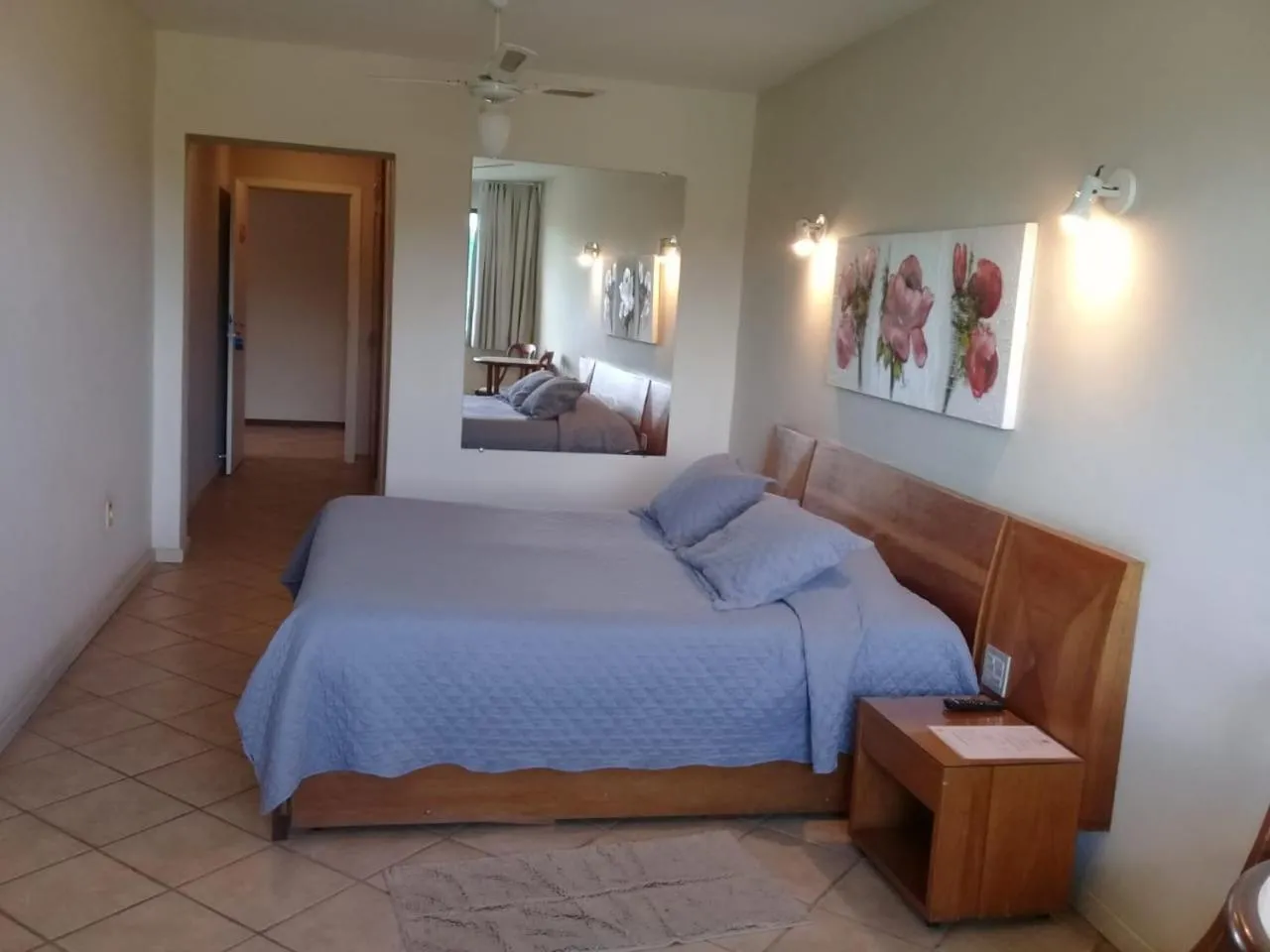 Bed in Hotel Dominguez Master