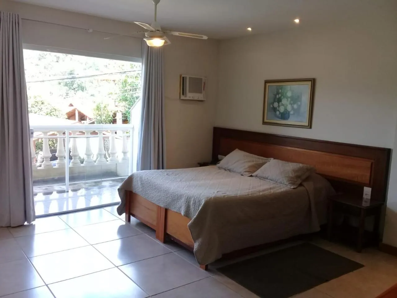 Bed in Hotel Dominguez Master