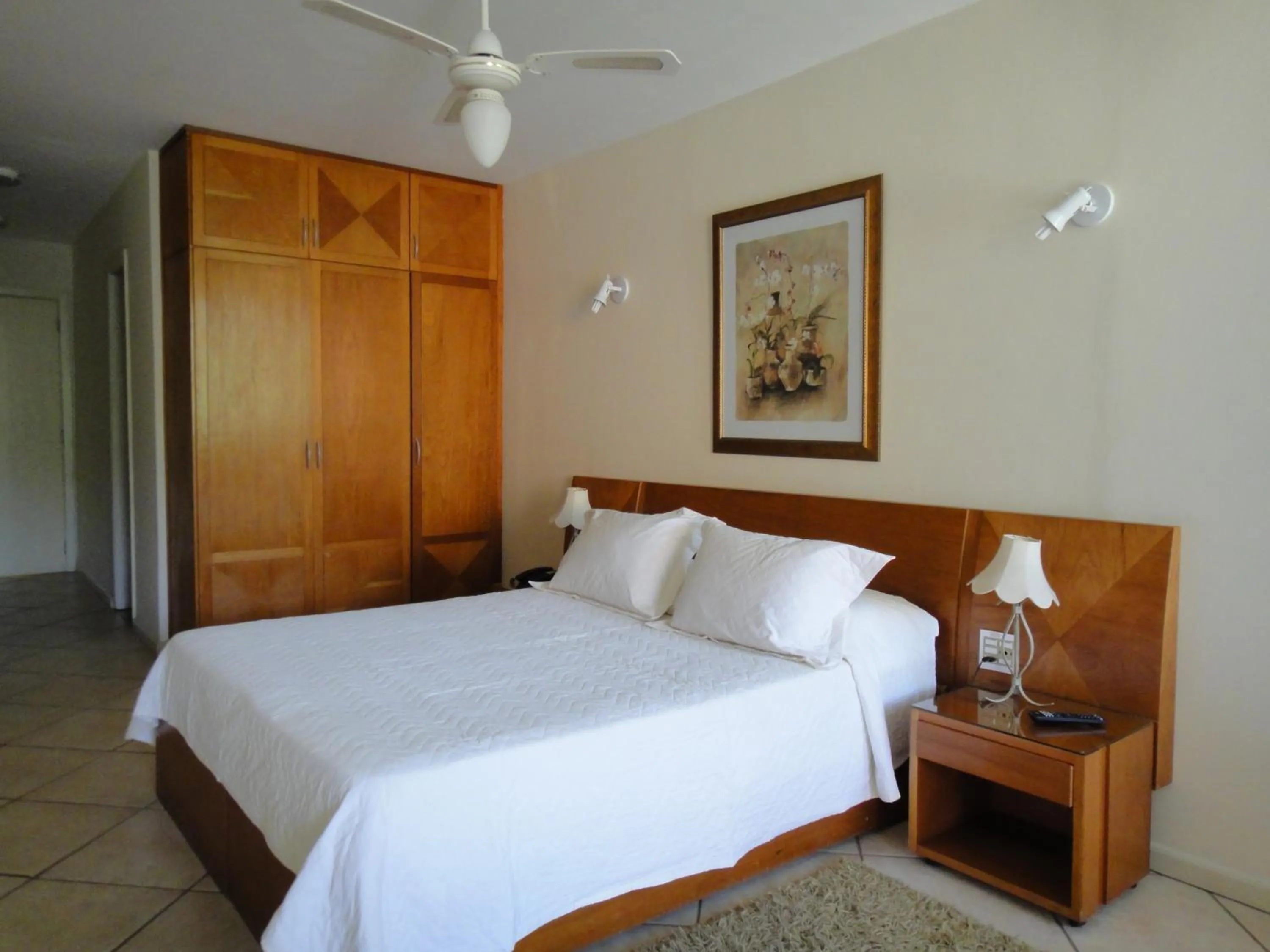 Bed in Hotel Dominguez Master