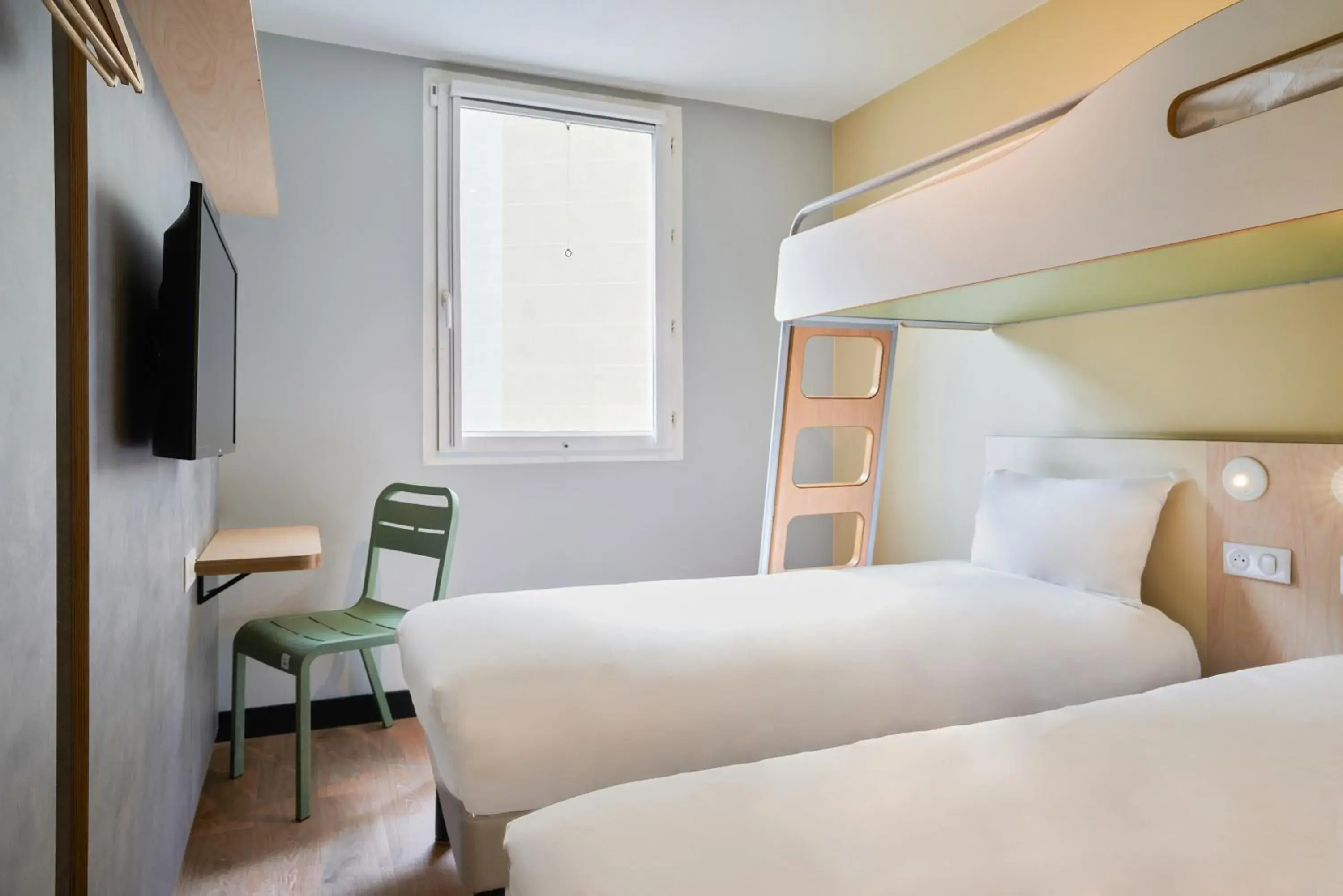 TV and multimedia, Bed in ibis budget Saint-Maurice TV and multimedia, Bed in ibis budget Saint-Maurice